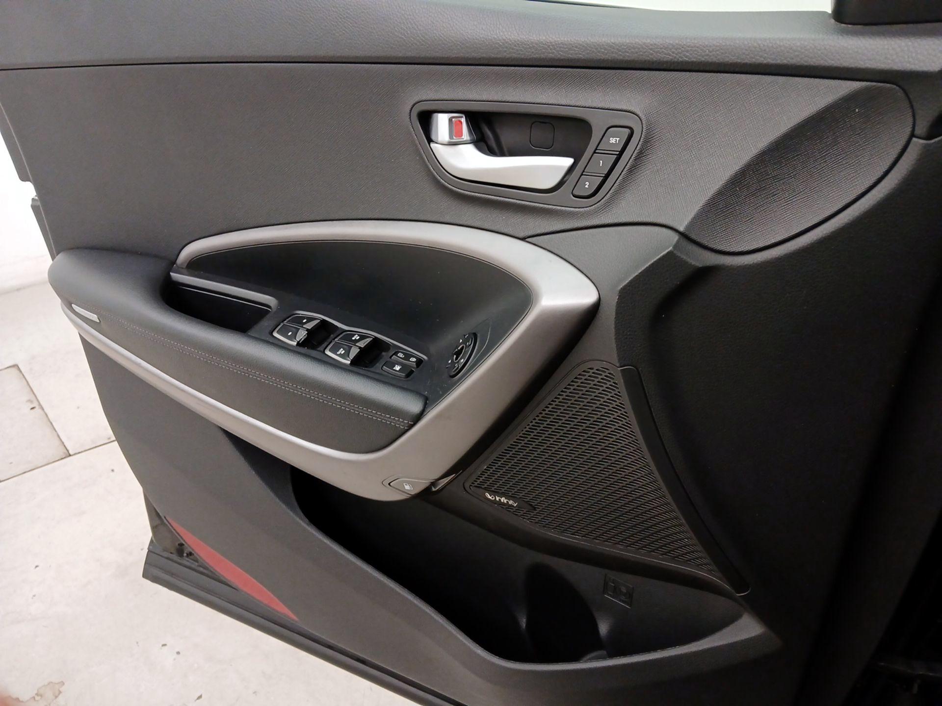 Thumbnail: 2015 Hyundai Santa Fe - 12