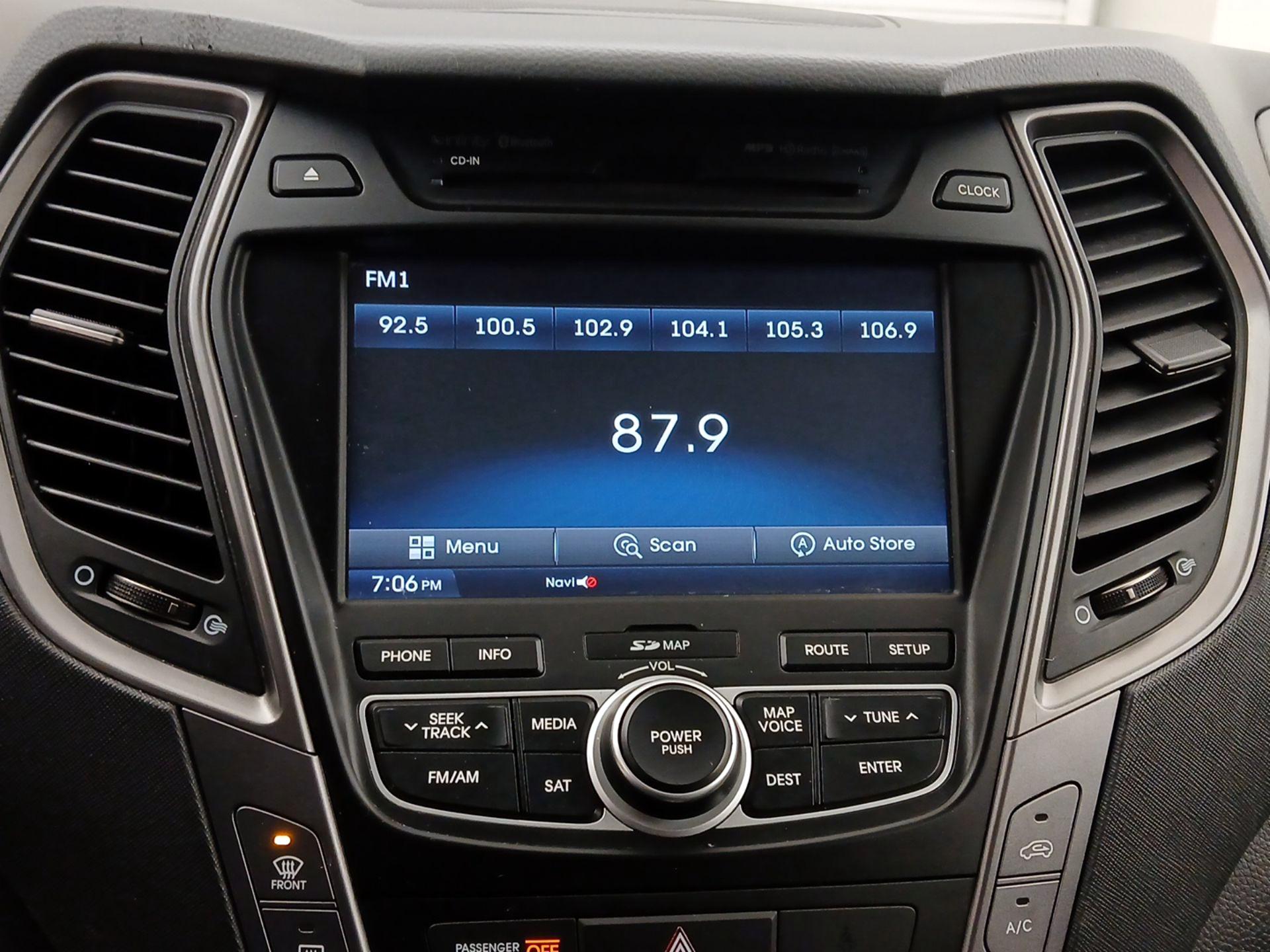 Thumbnail: 2015 Hyundai Santa Fe - 16