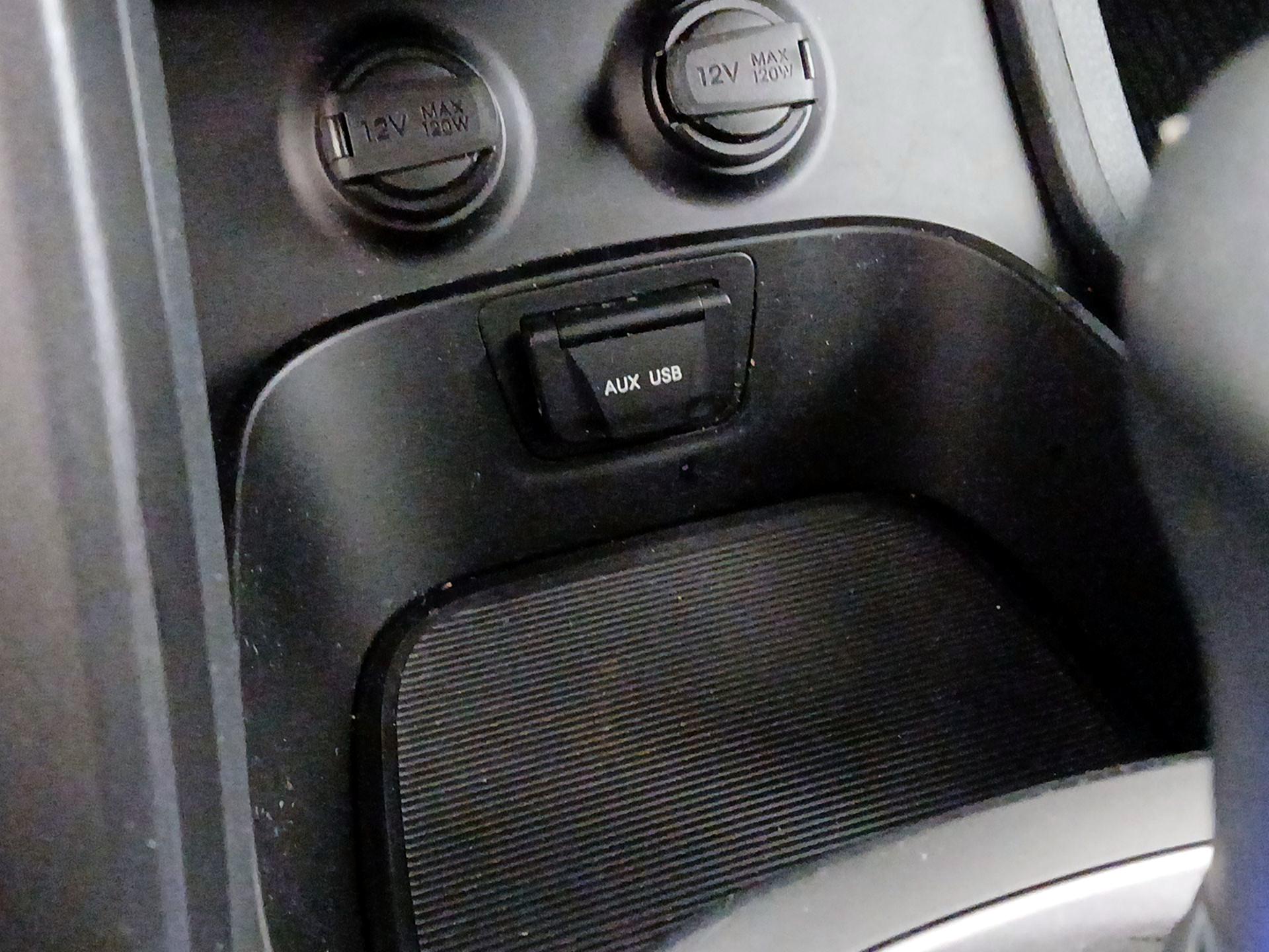 Thumbnail: 2015 Hyundai Santa Fe - 19