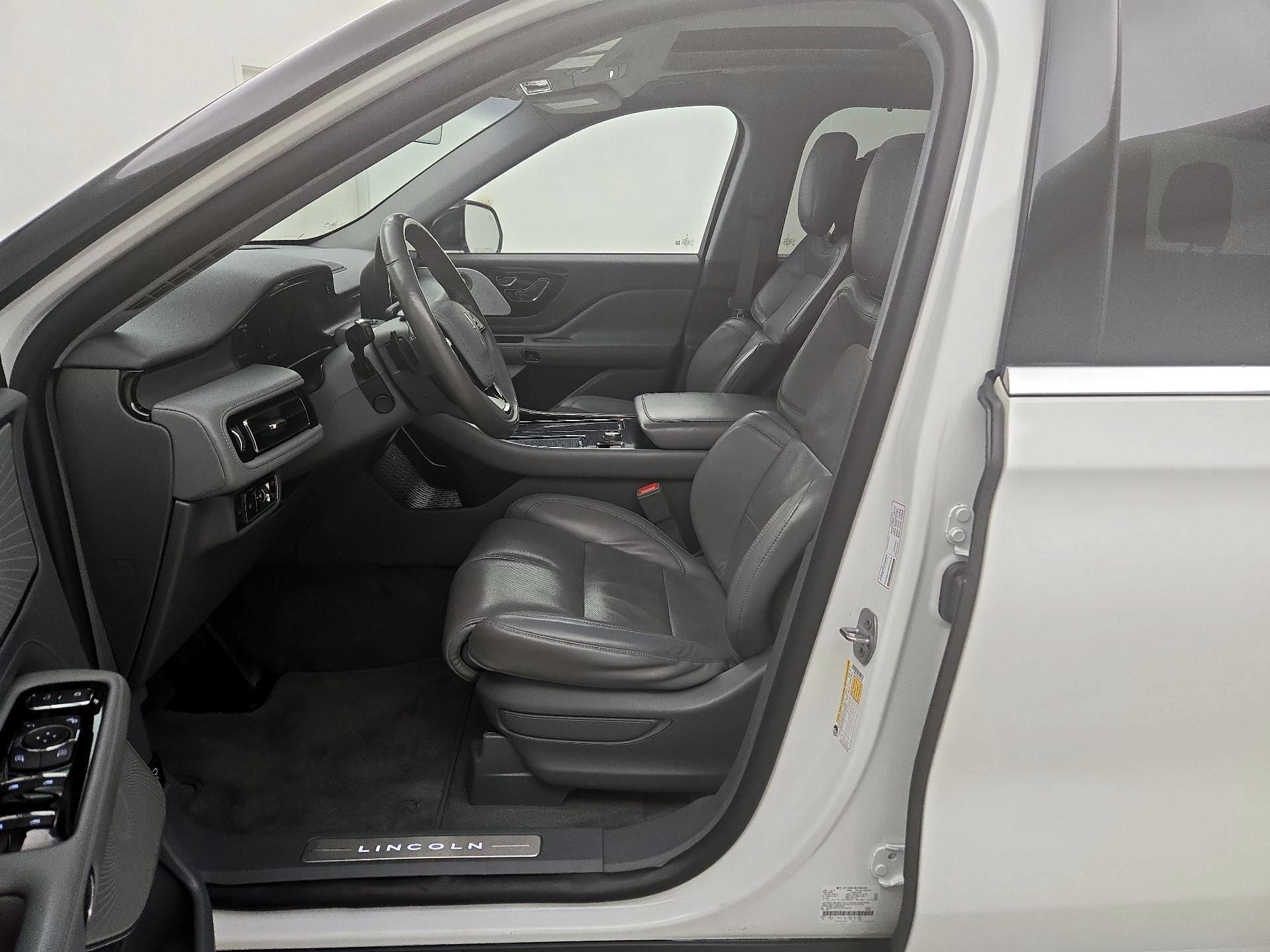 Thumbnail: 2020 Lincoln Aviator - 11