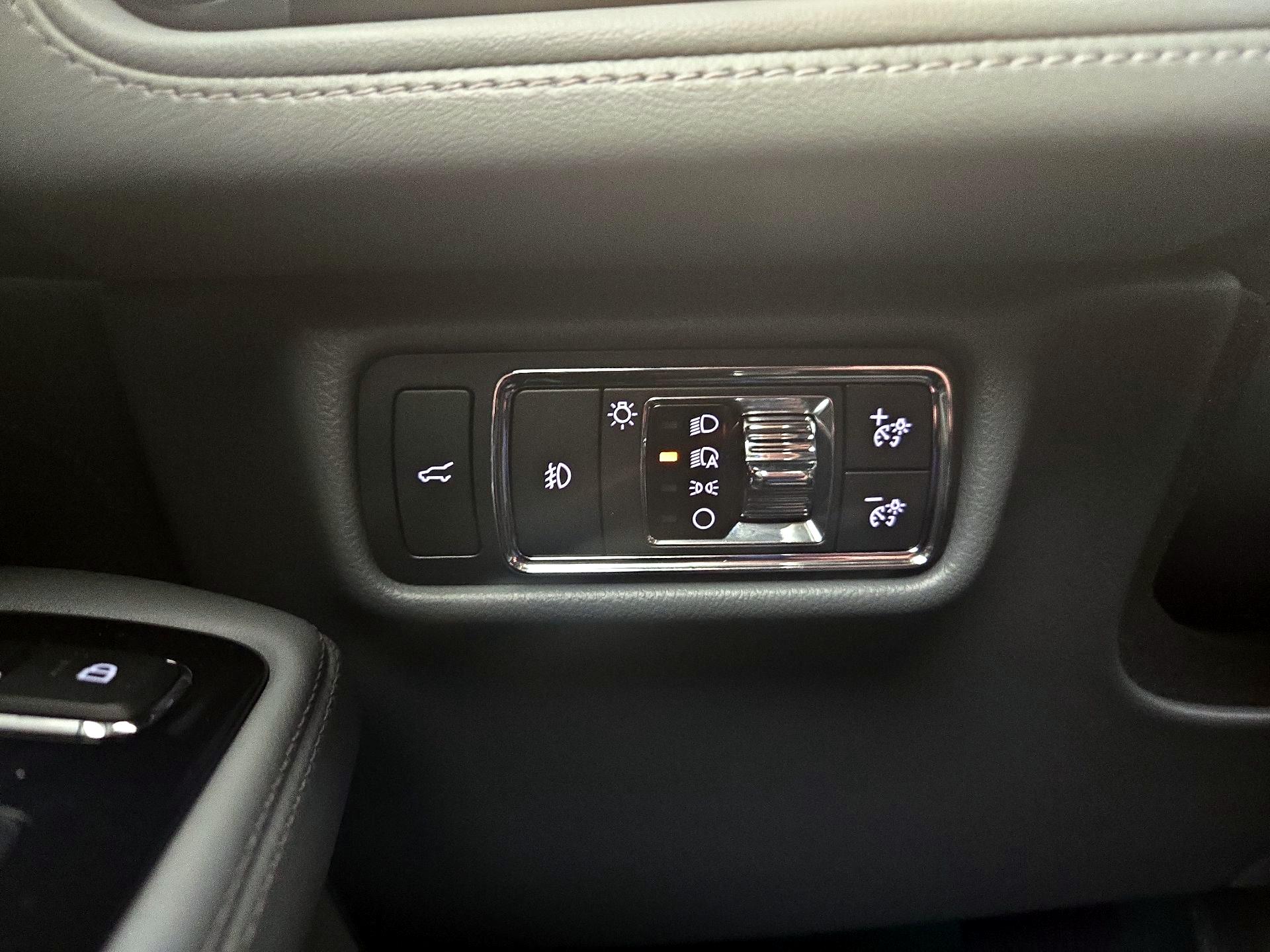 Thumbnail: 2020 Lincoln Aviator - 13