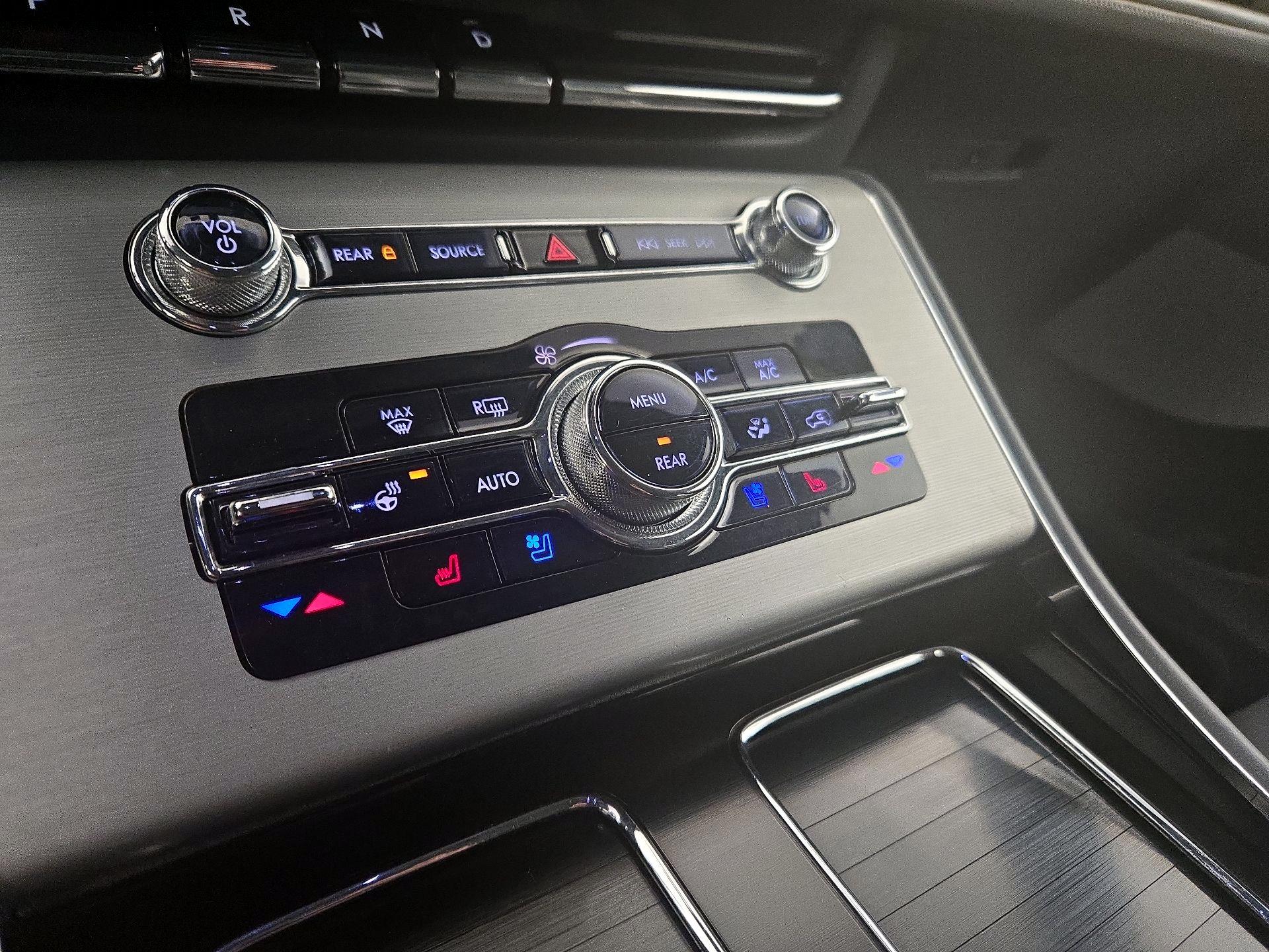 Thumbnail: 2020 Lincoln Aviator - 17