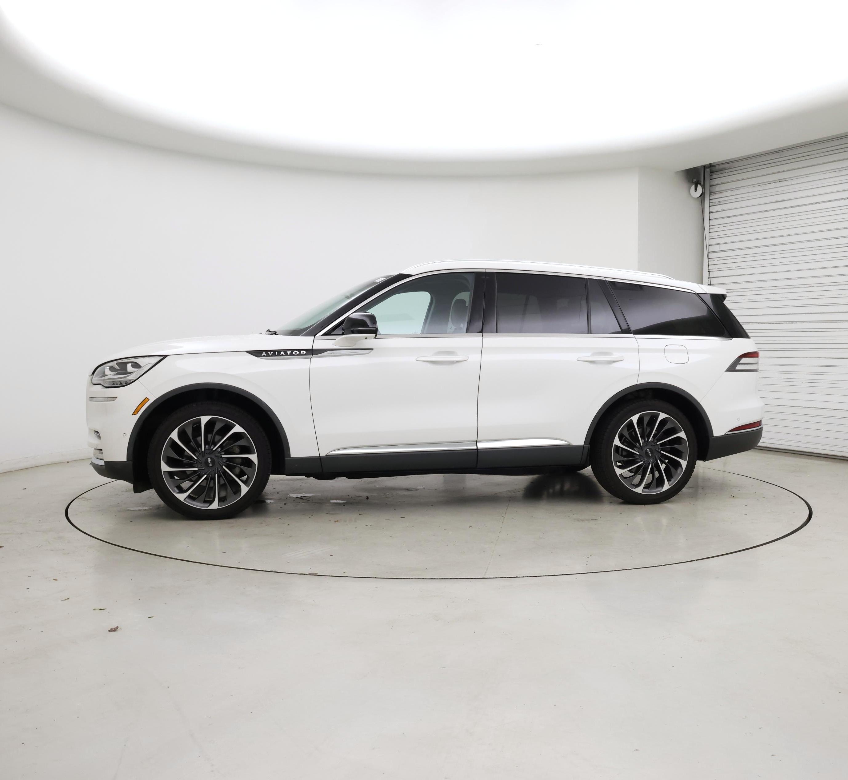 Thumbnail: 2020 Lincoln Aviator - 3