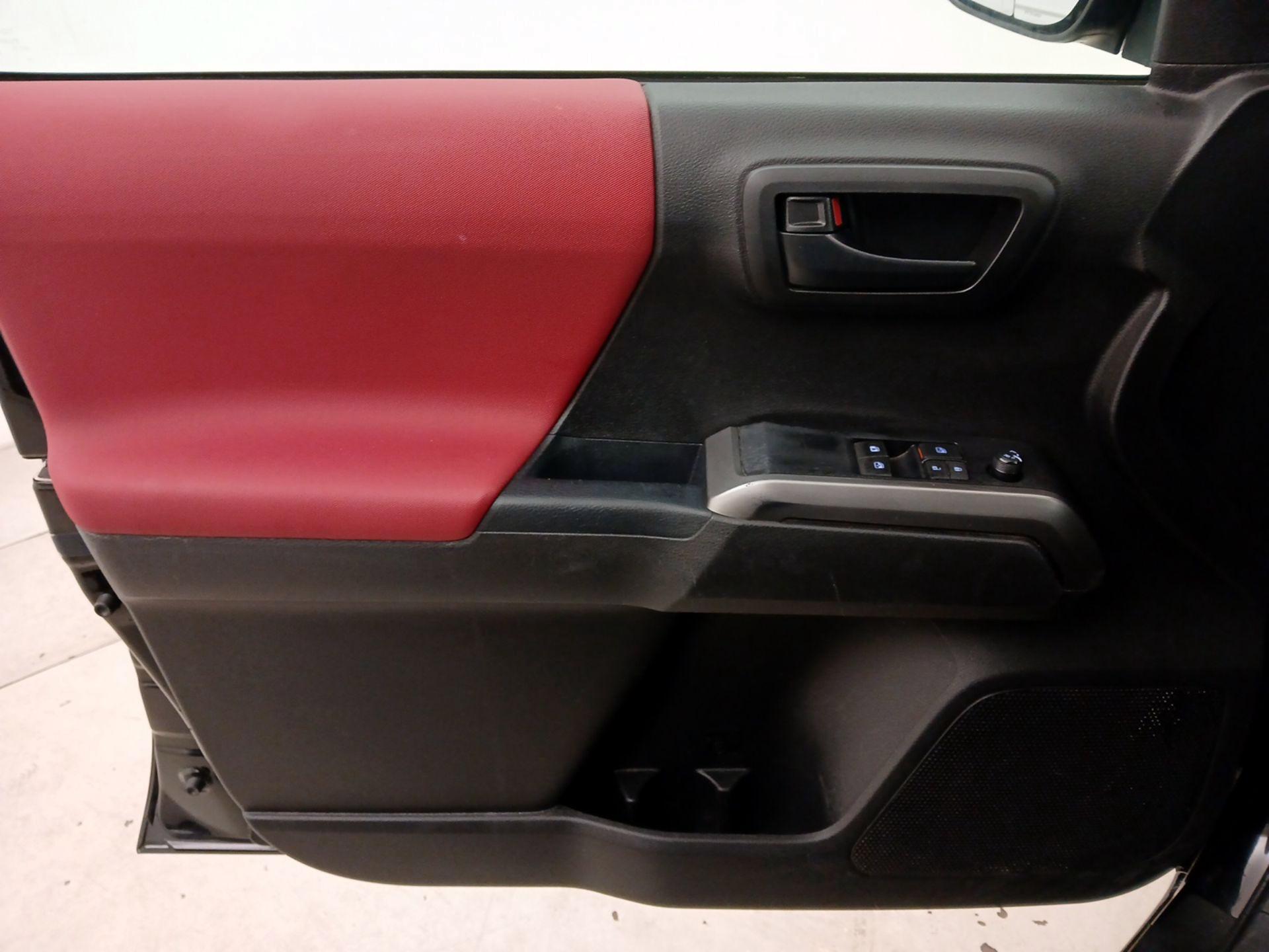 Thumbnail: 2021 Toyota Tacoma - 12