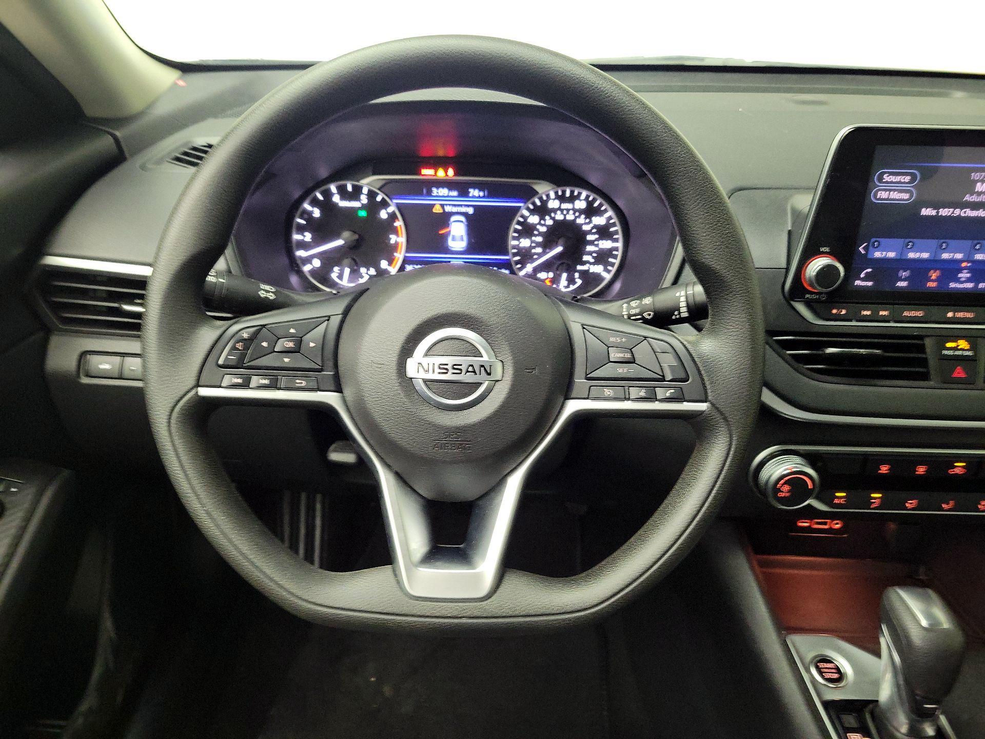 Thumbnail: 2022 Nissan Altima - 10