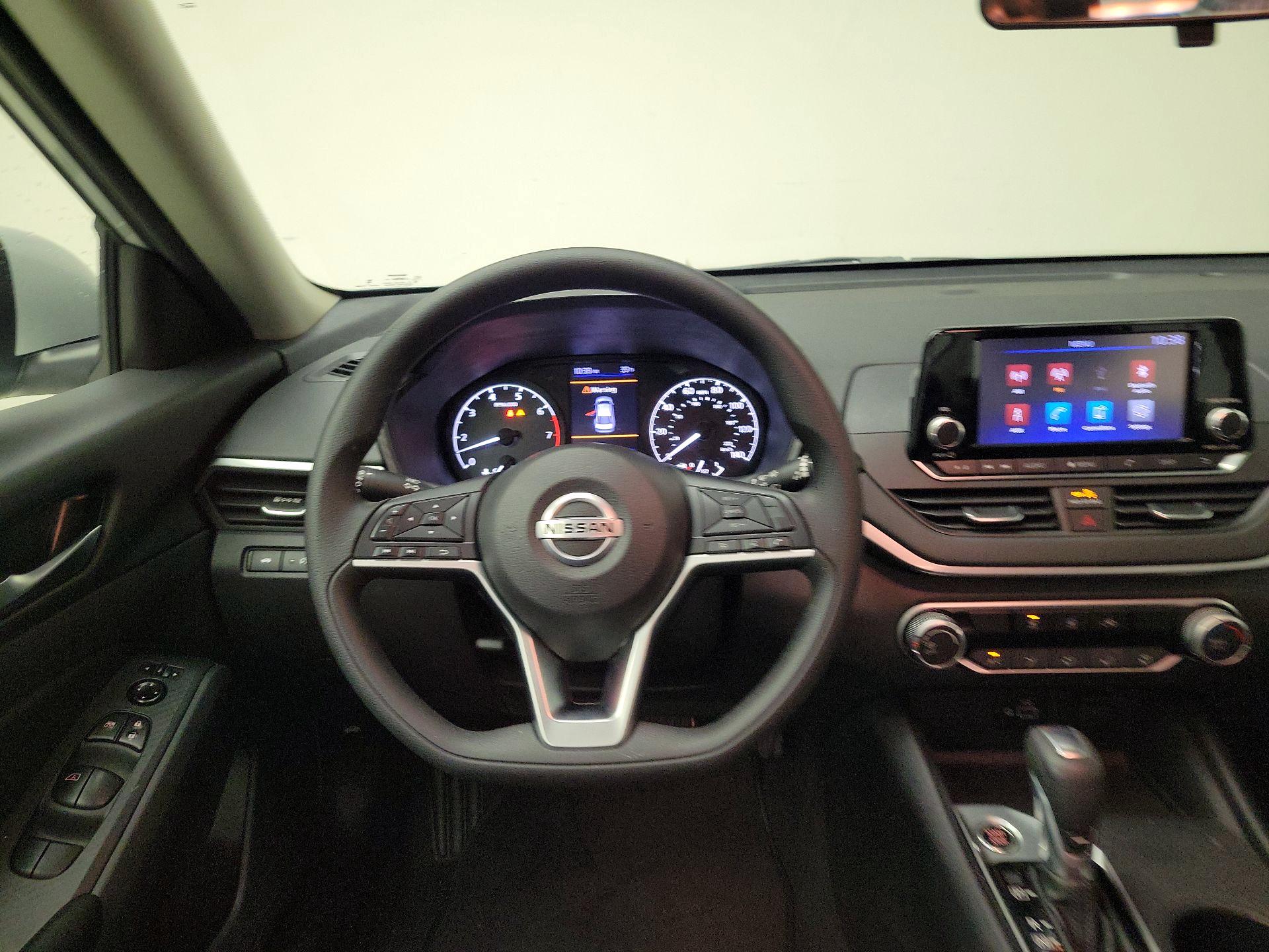 Thumbnail: 2022 Nissan Altima - 10