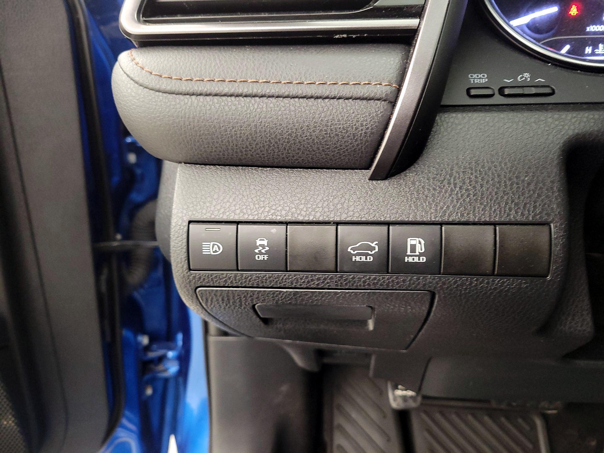 Thumbnail: 2020 Toyota Camry - 13