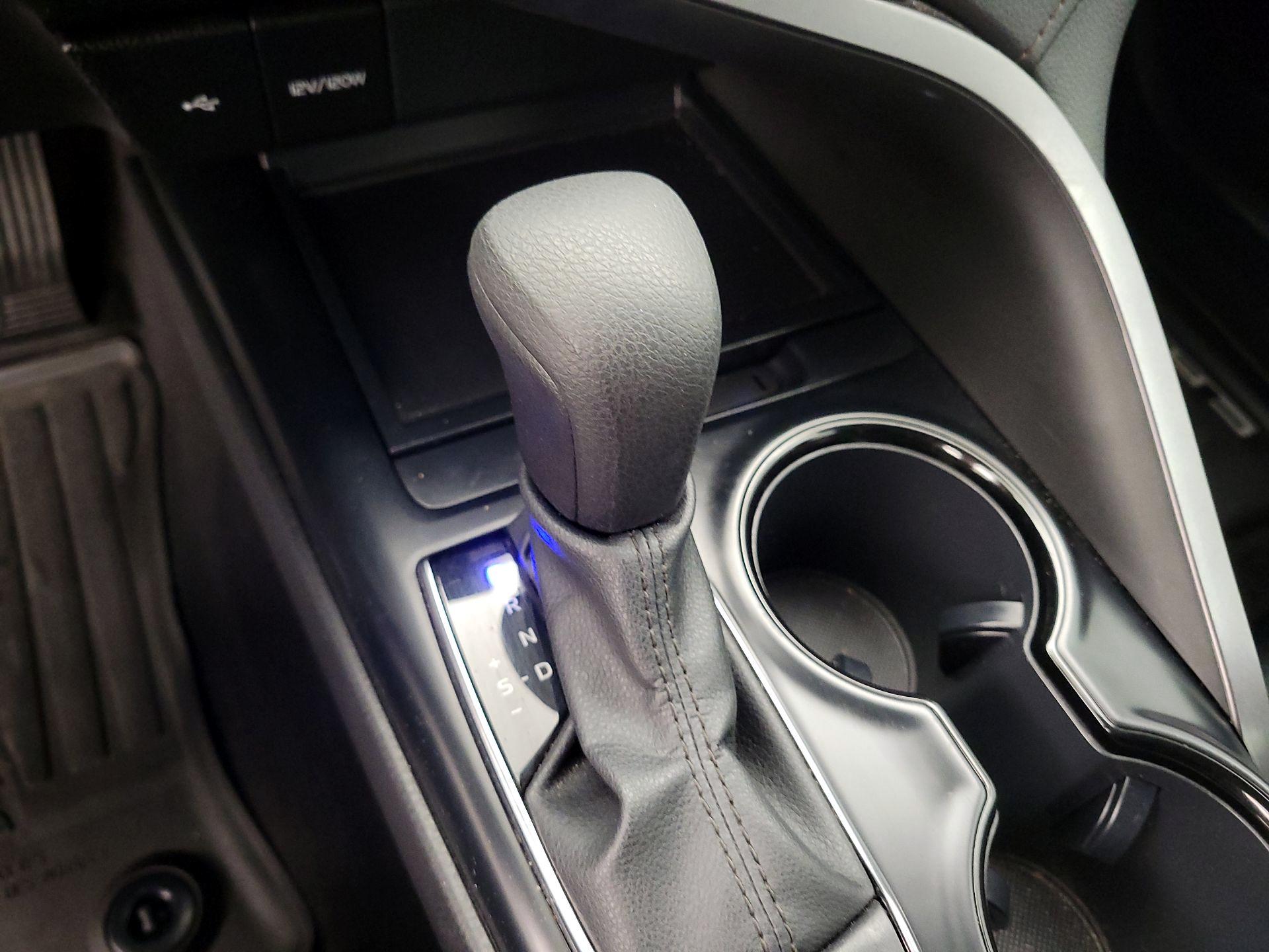 Thumbnail: 2020 Toyota Camry - 17