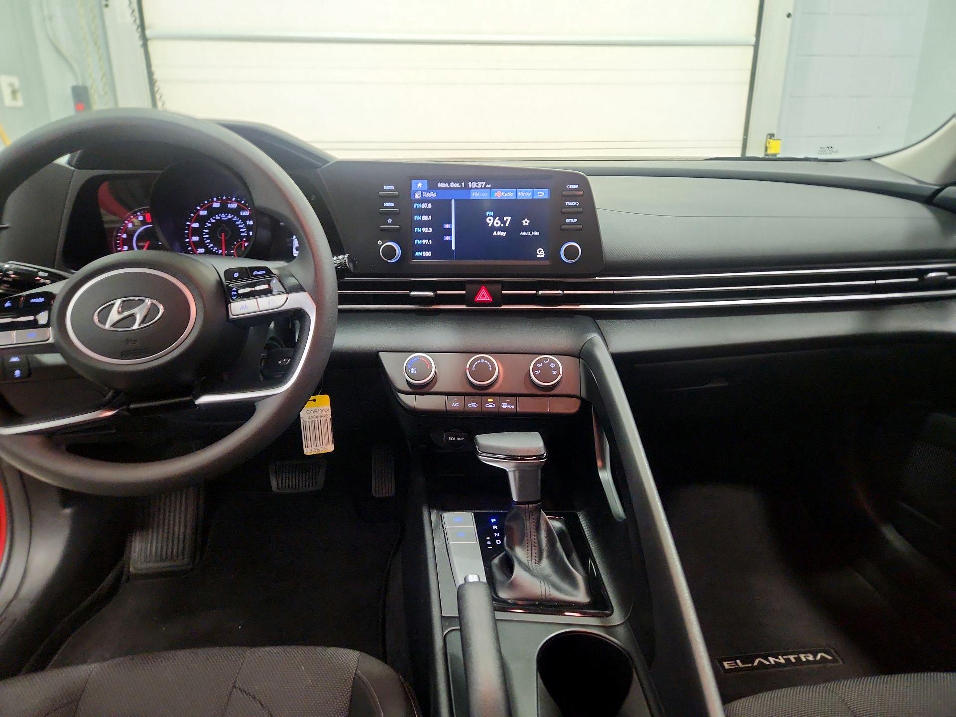 Thumbnail: 2022 Hyundai Elantra - 9