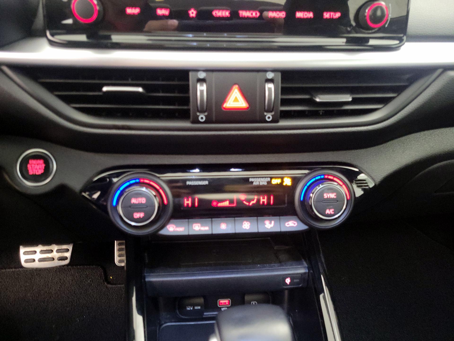 Thumbnail: 2022 Kia Forte - 16