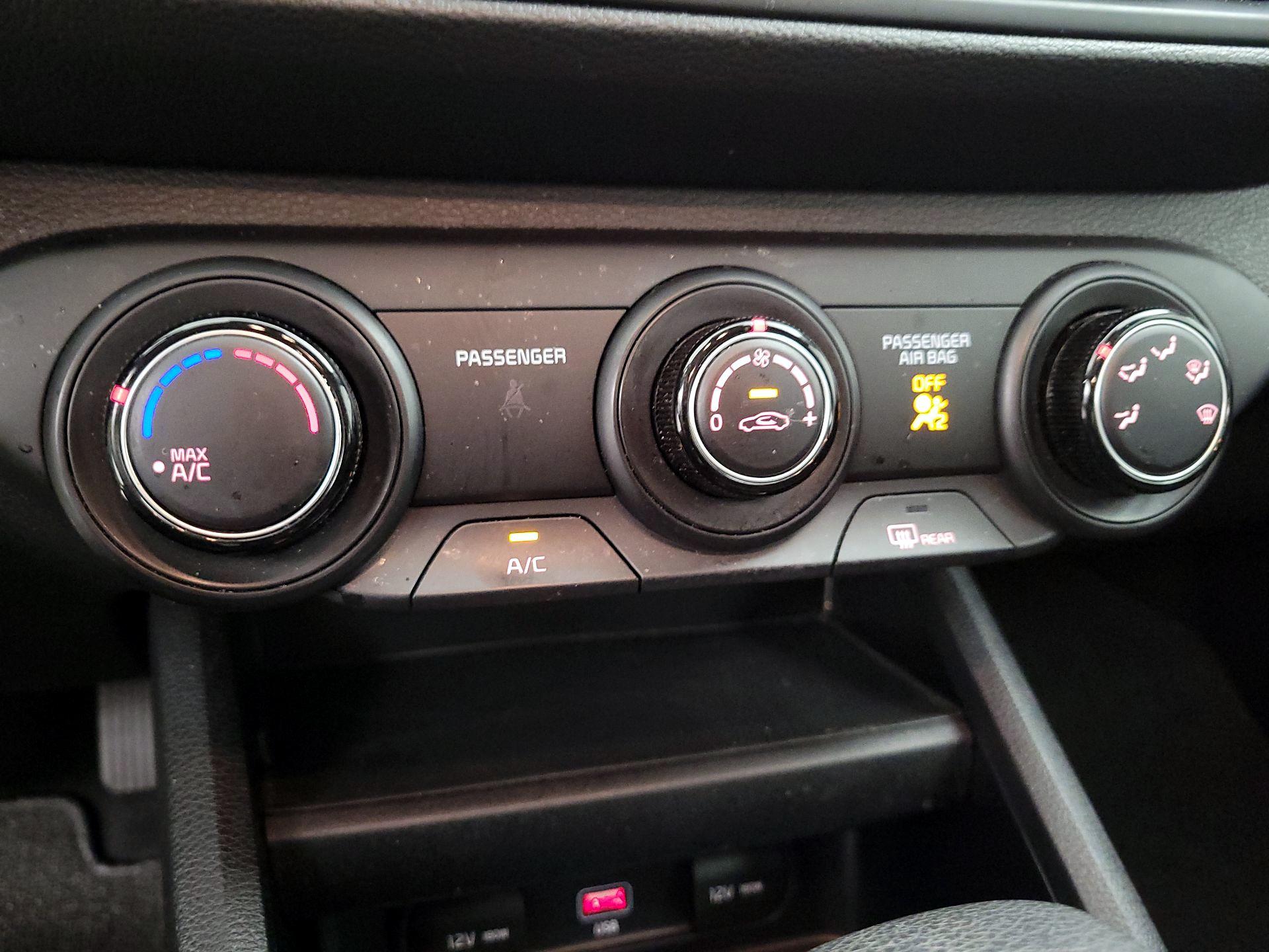 Thumbnail: 2022 Kia Forte - 16