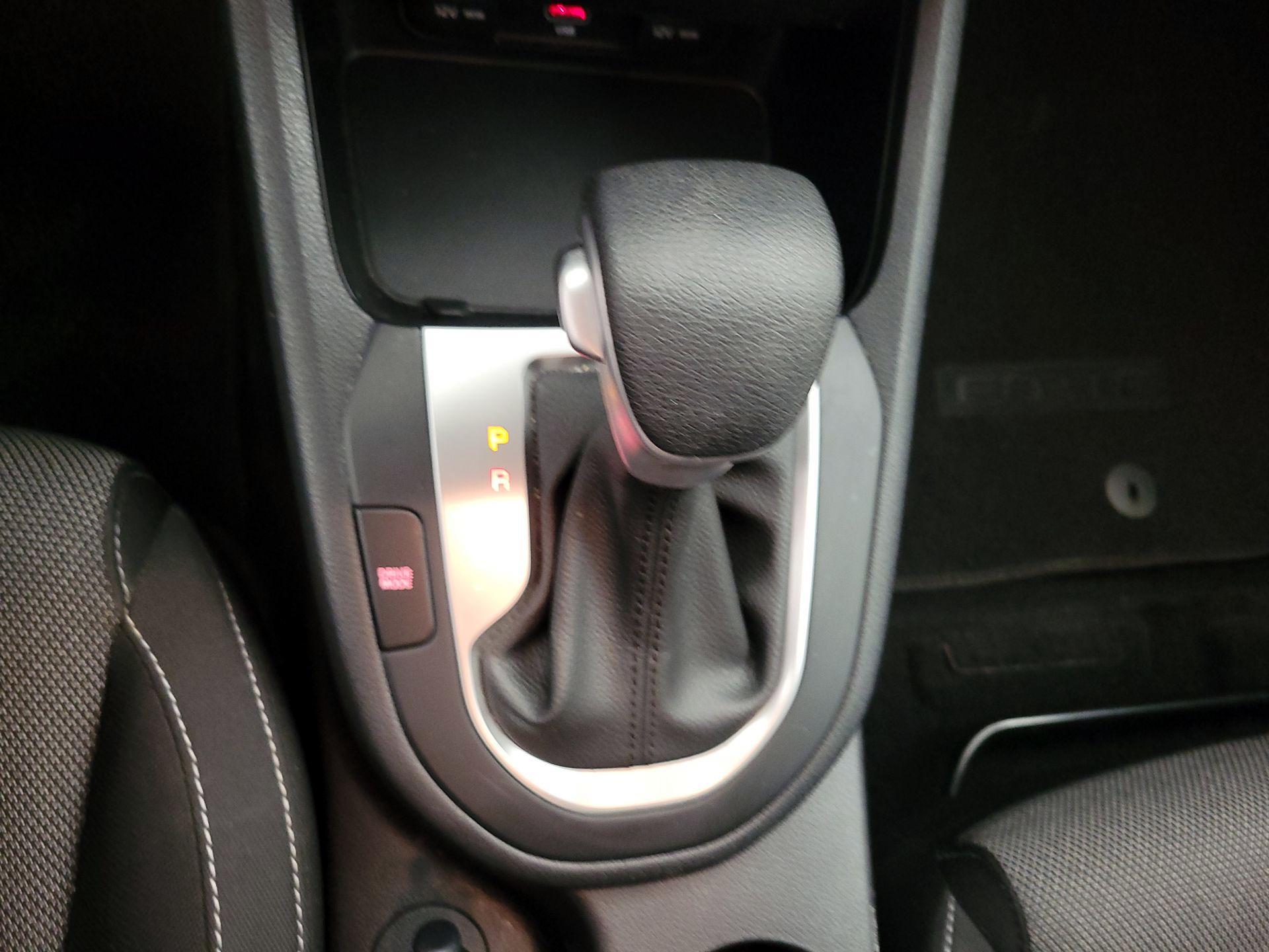 Thumbnail: 2022 Kia Forte - 17