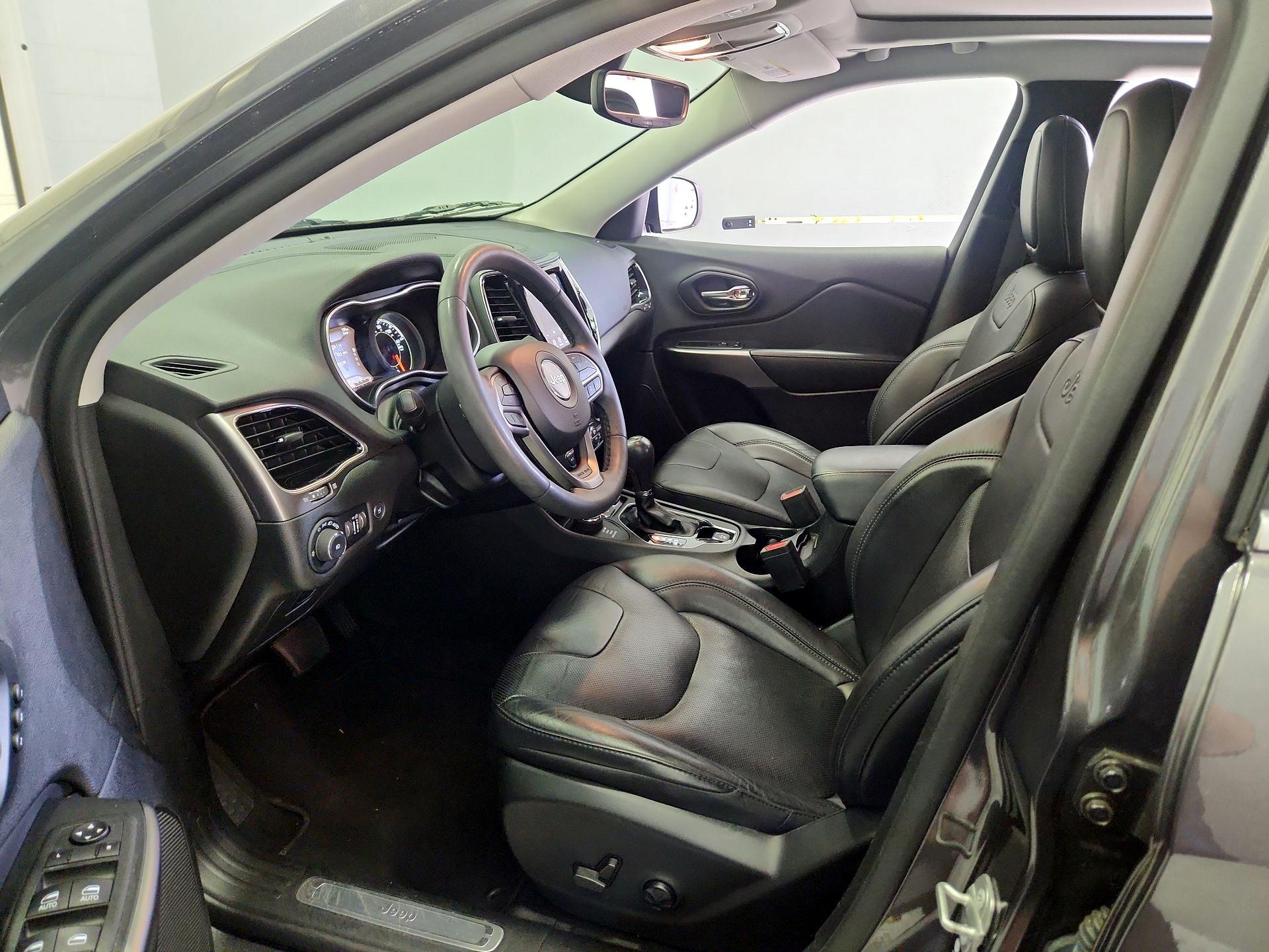 Thumbnail: 2021 Jeep Cherokee - 11