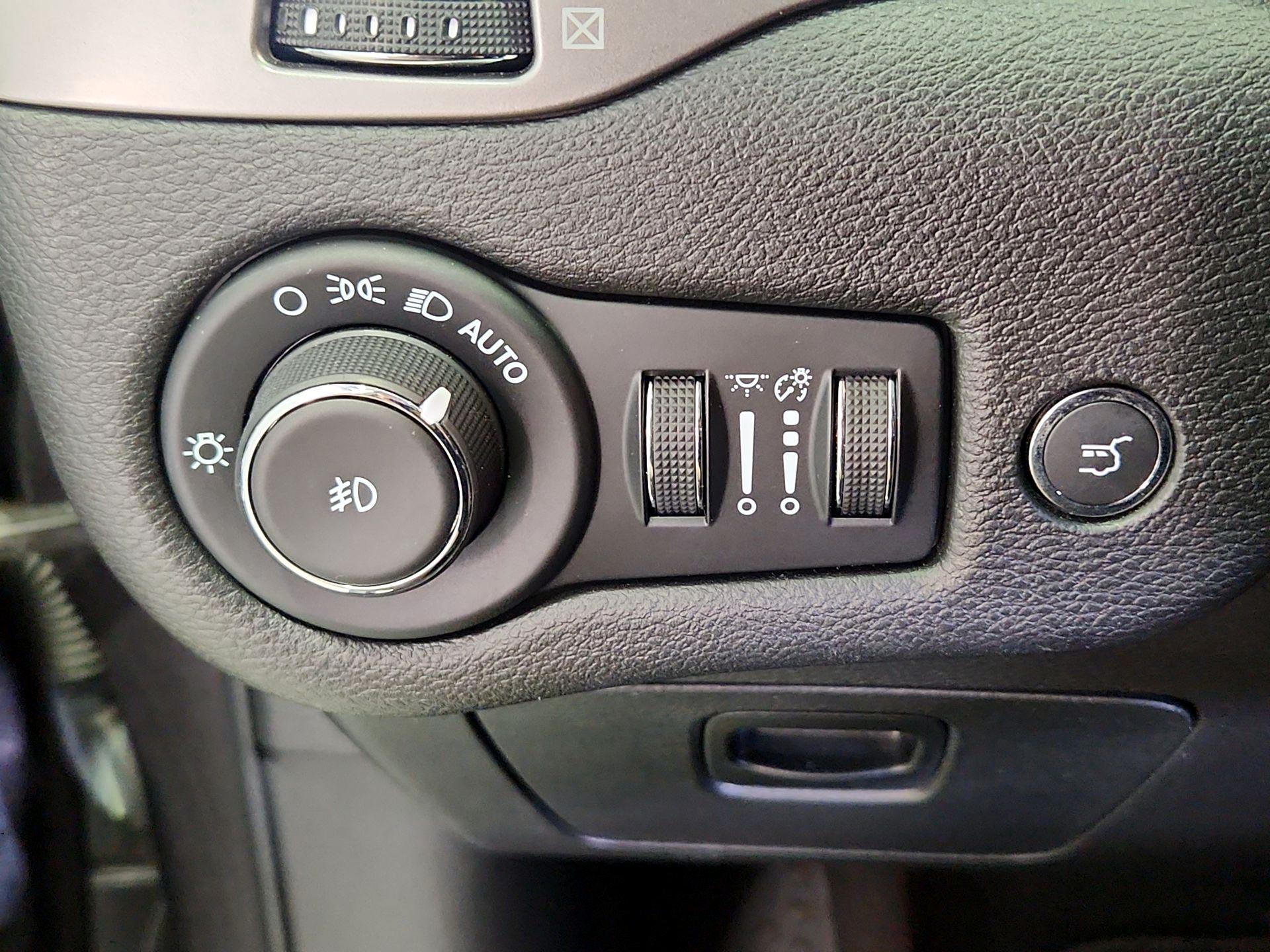 Thumbnail: 2021 Jeep Cherokee - 13