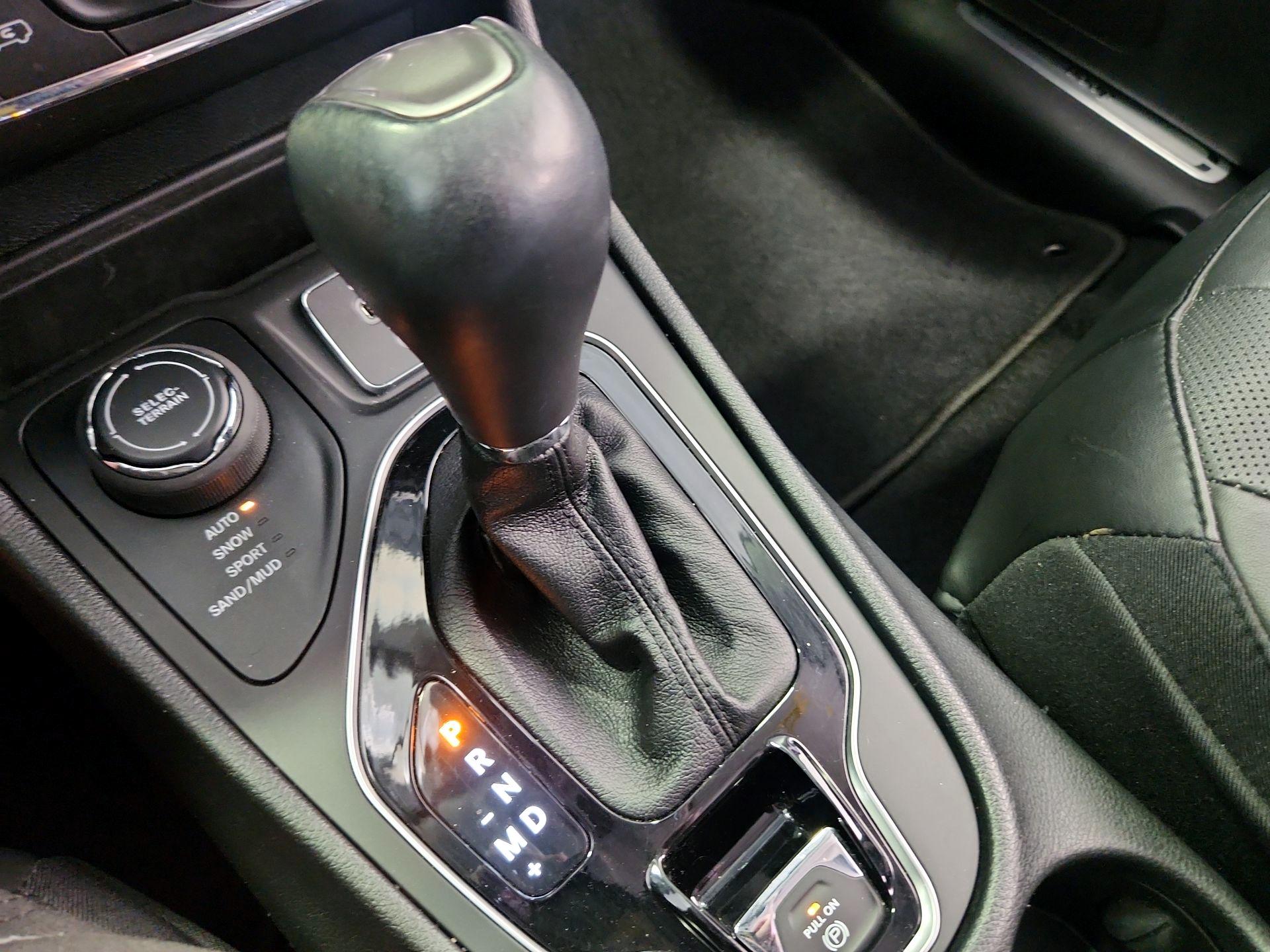 Thumbnail: 2021 Jeep Cherokee - 17