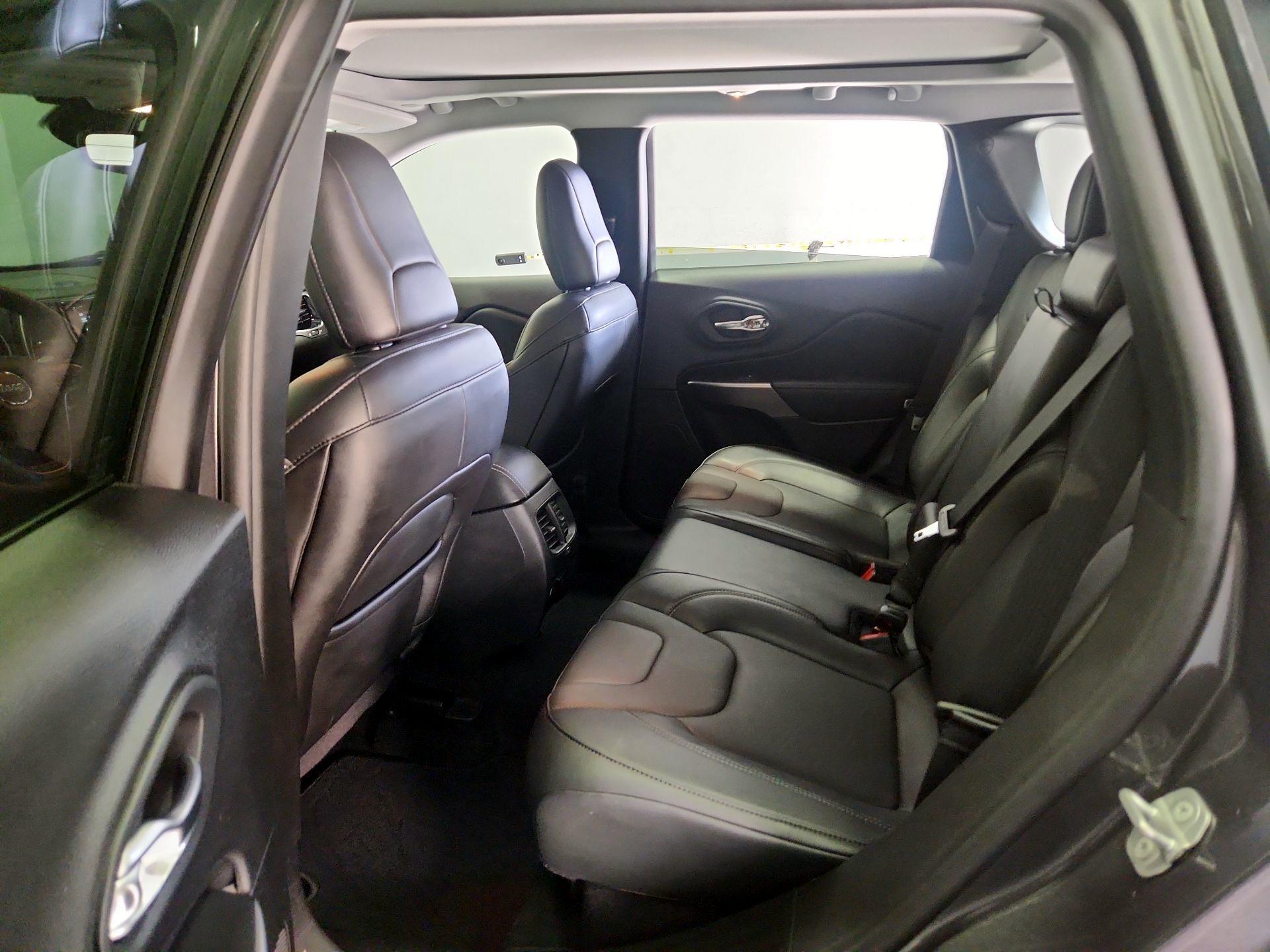 Thumbnail: 2021 Jeep Cherokee - 20