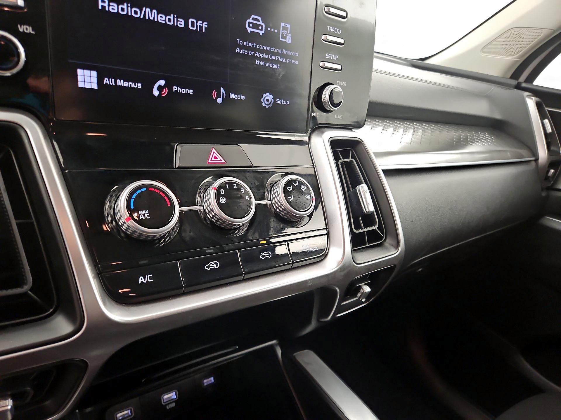 Thumbnail: 2022 Kia Sorento - 16