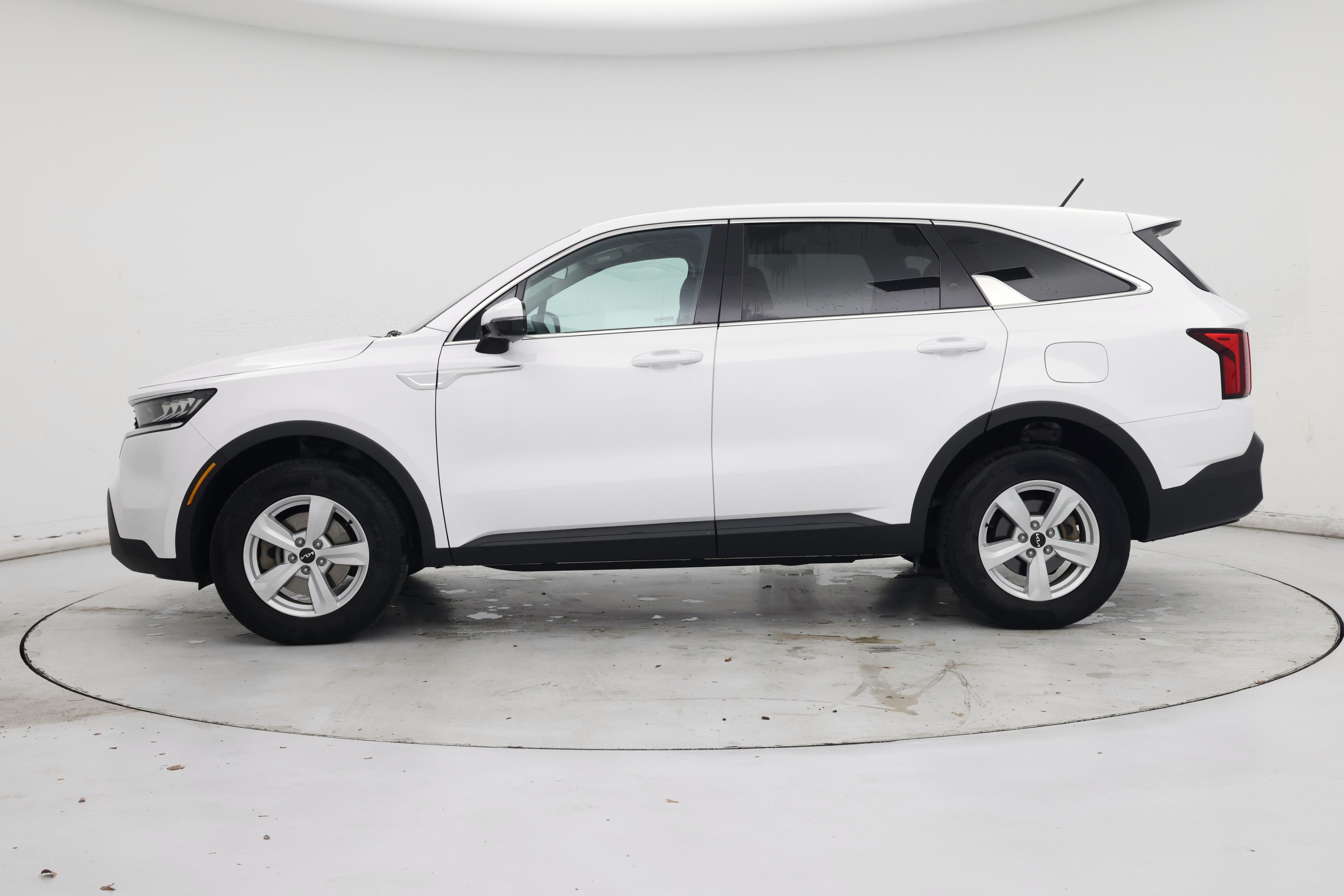 Thumbnail: 2022 Kia Sorento - 3