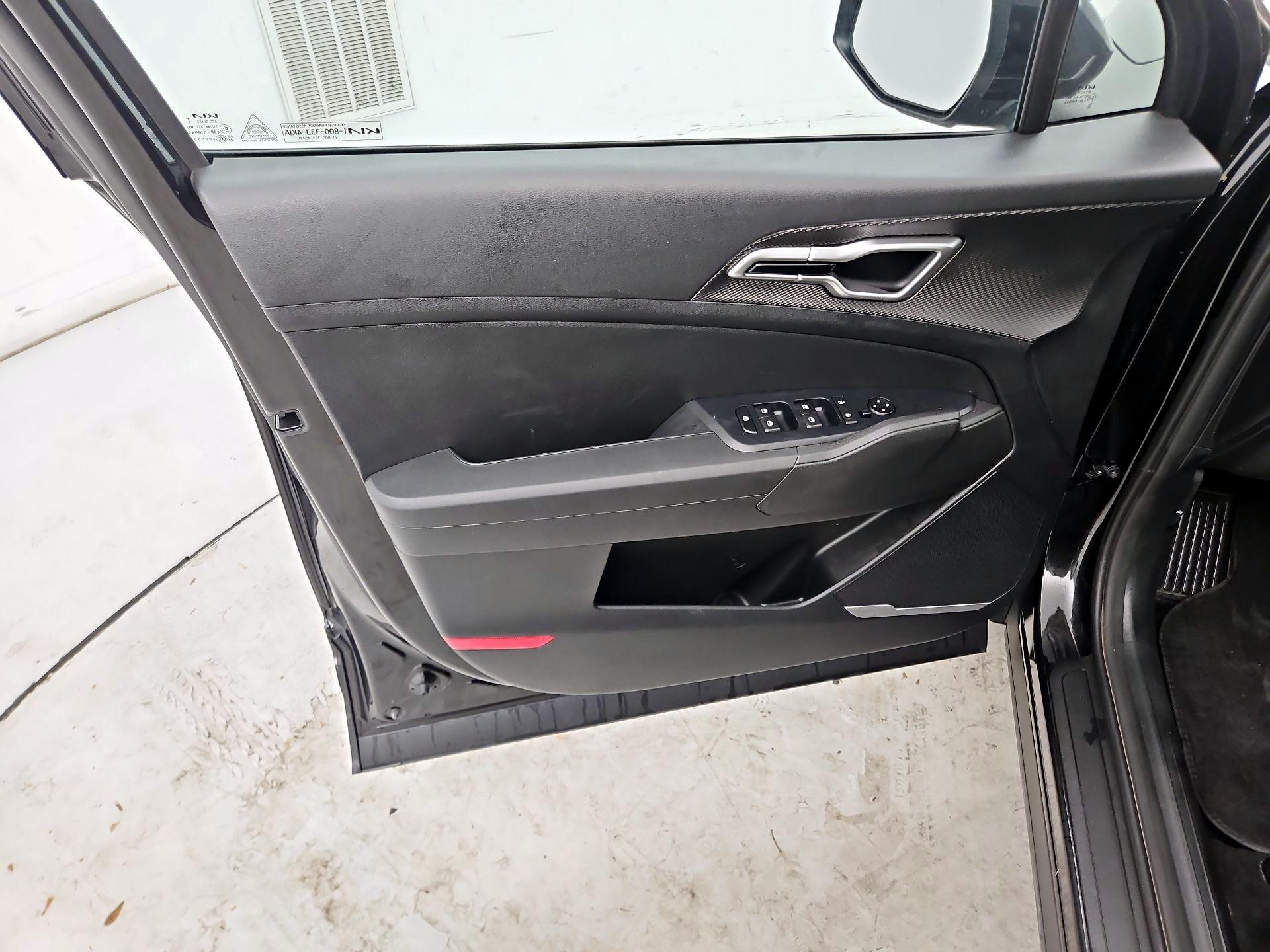 Thumbnail: 2023 Kia Sportage - 12