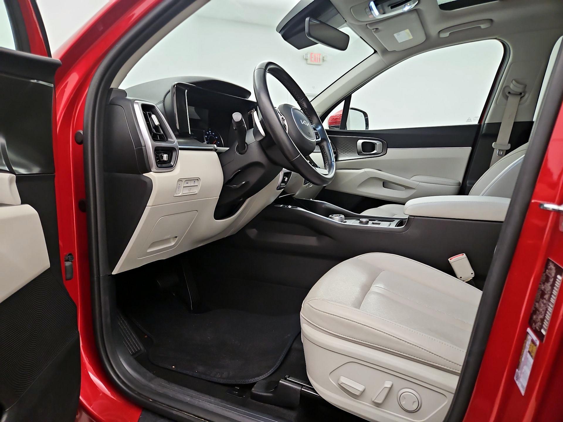 Thumbnail: 2023 Kia Sorento - 11