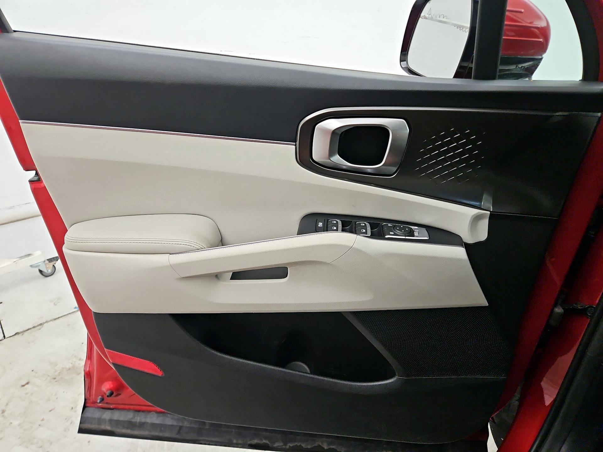 Thumbnail: 2023 Kia Sorento - 12