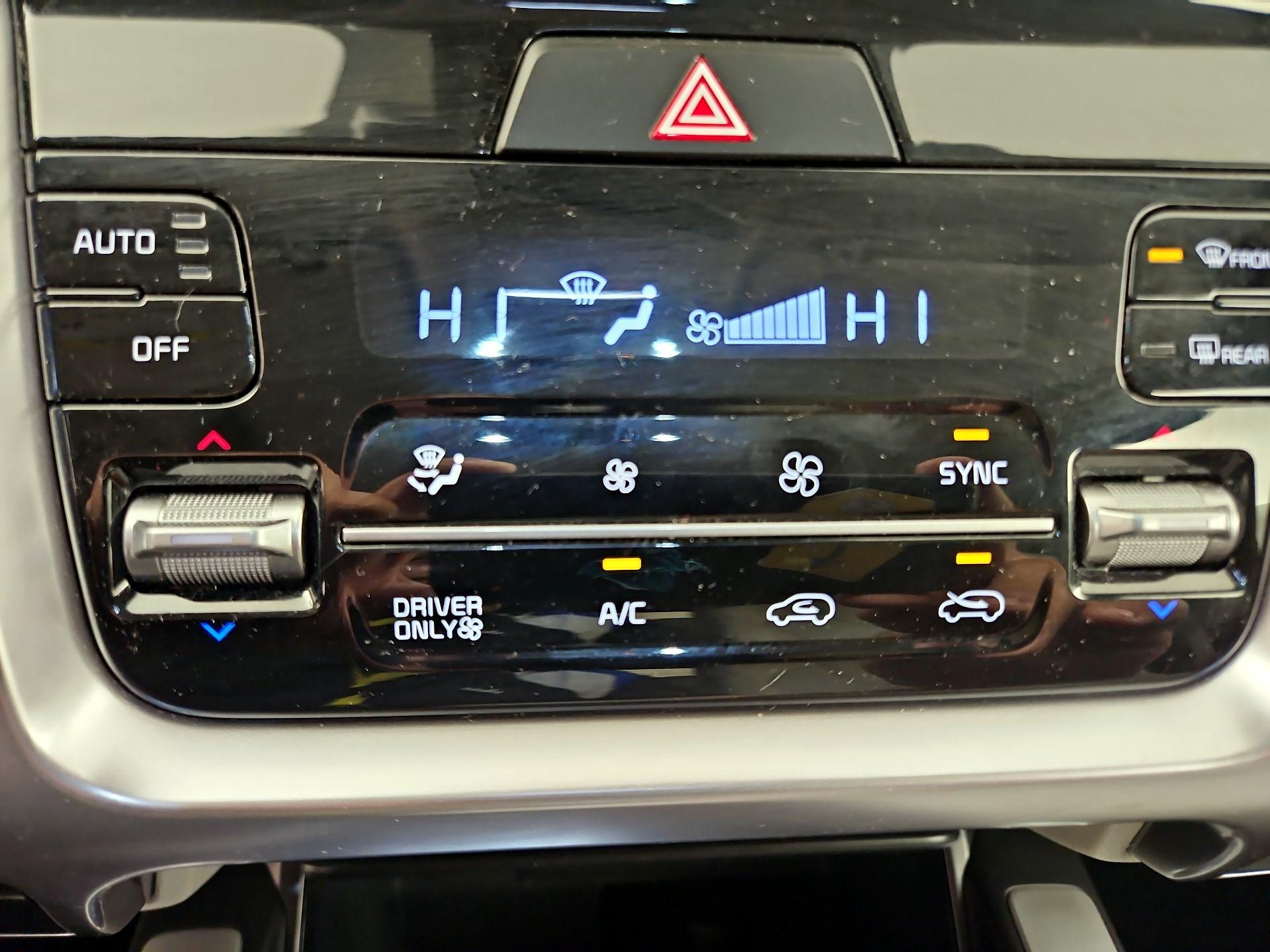 Thumbnail: 2023 Kia Sorento - 17