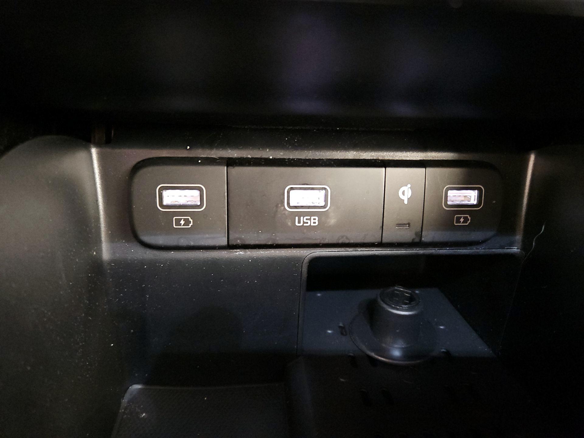 Thumbnail: 2023 Kia Sorento - 19