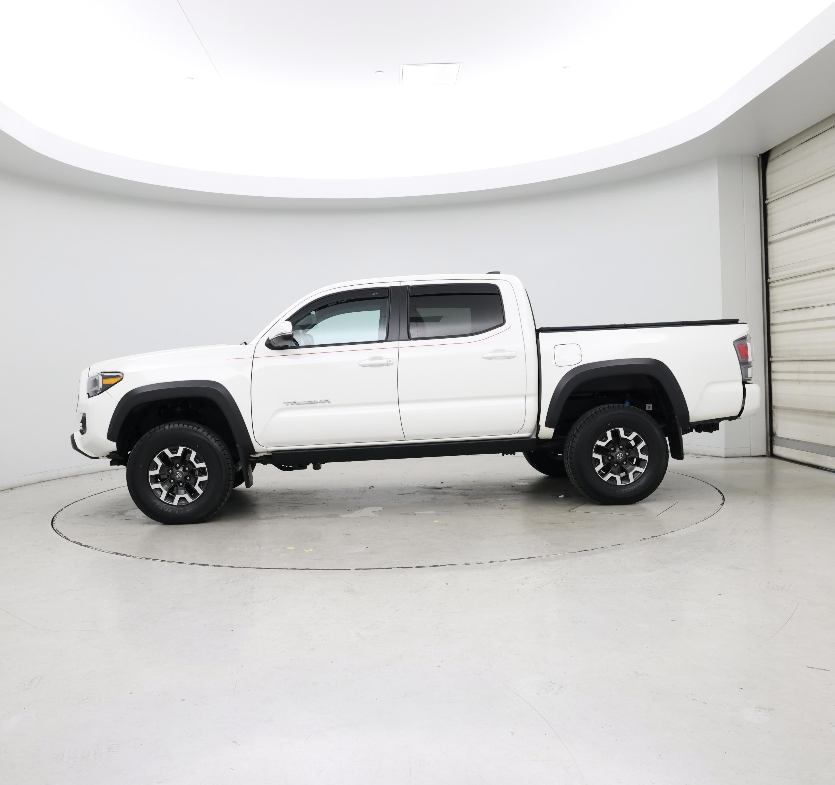 Thumbnail: 2020 Toyota Tacoma - 3