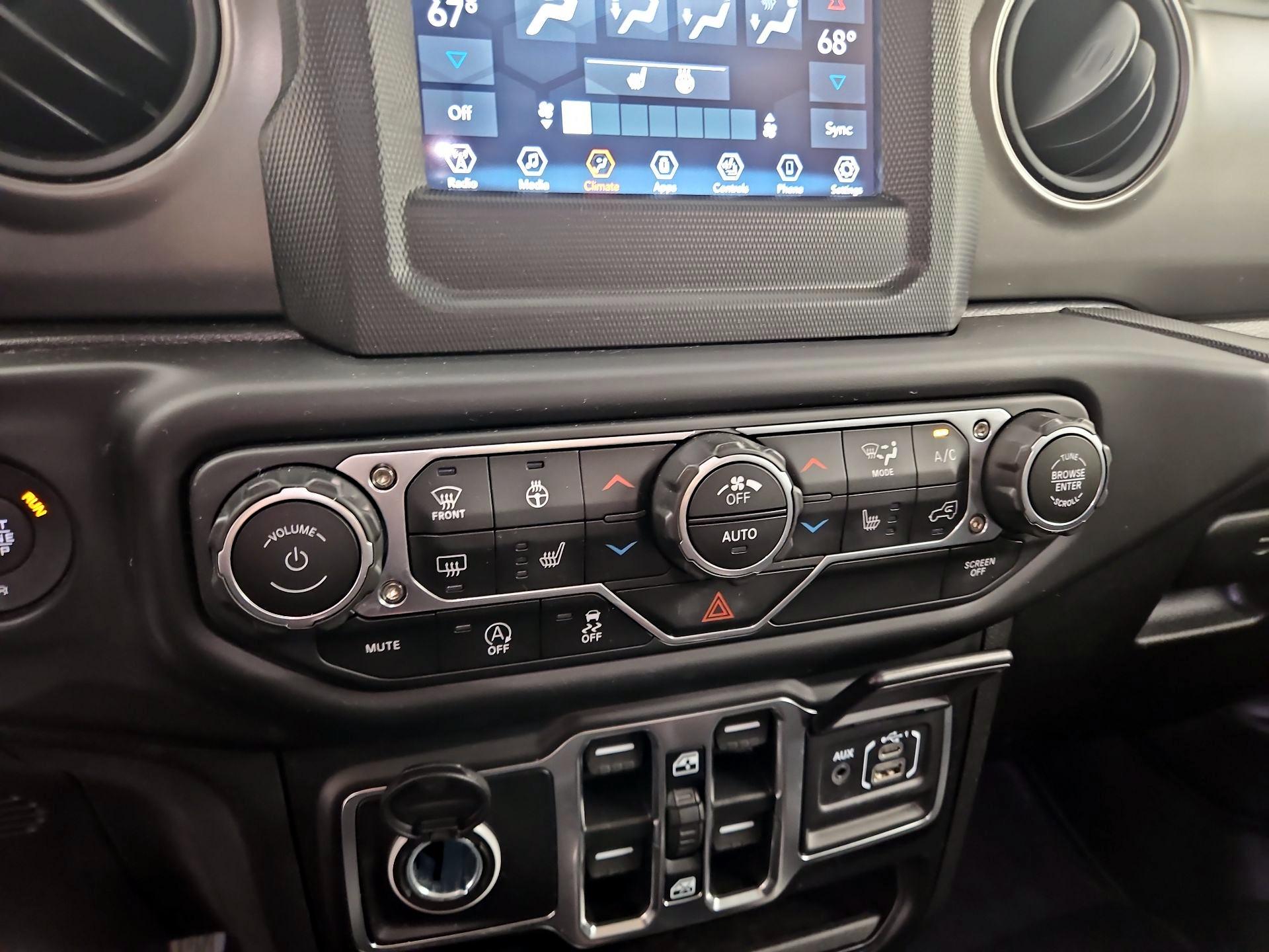 Thumbnail: 2022 Jeep Wrangler - 16