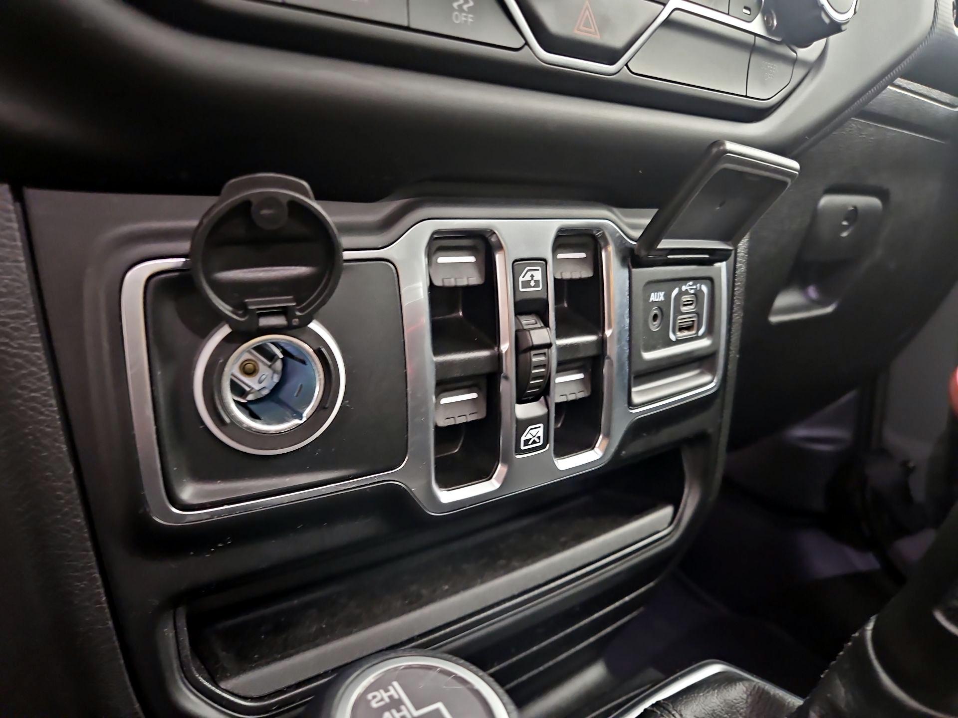 Thumbnail: 2022 Jeep Wrangler - 18