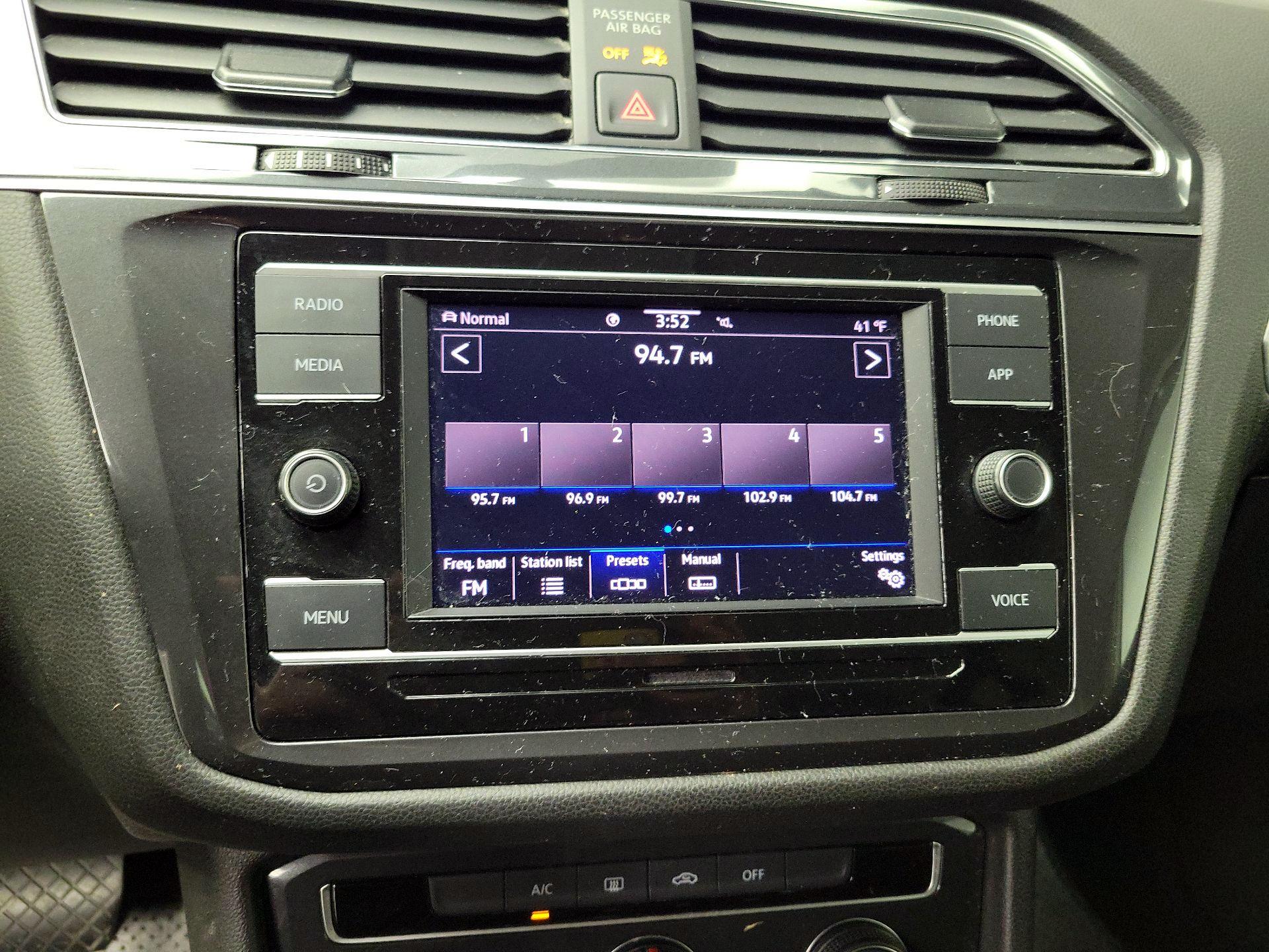 Thumbnail: 2020 Volkswagen Tiguan - 15