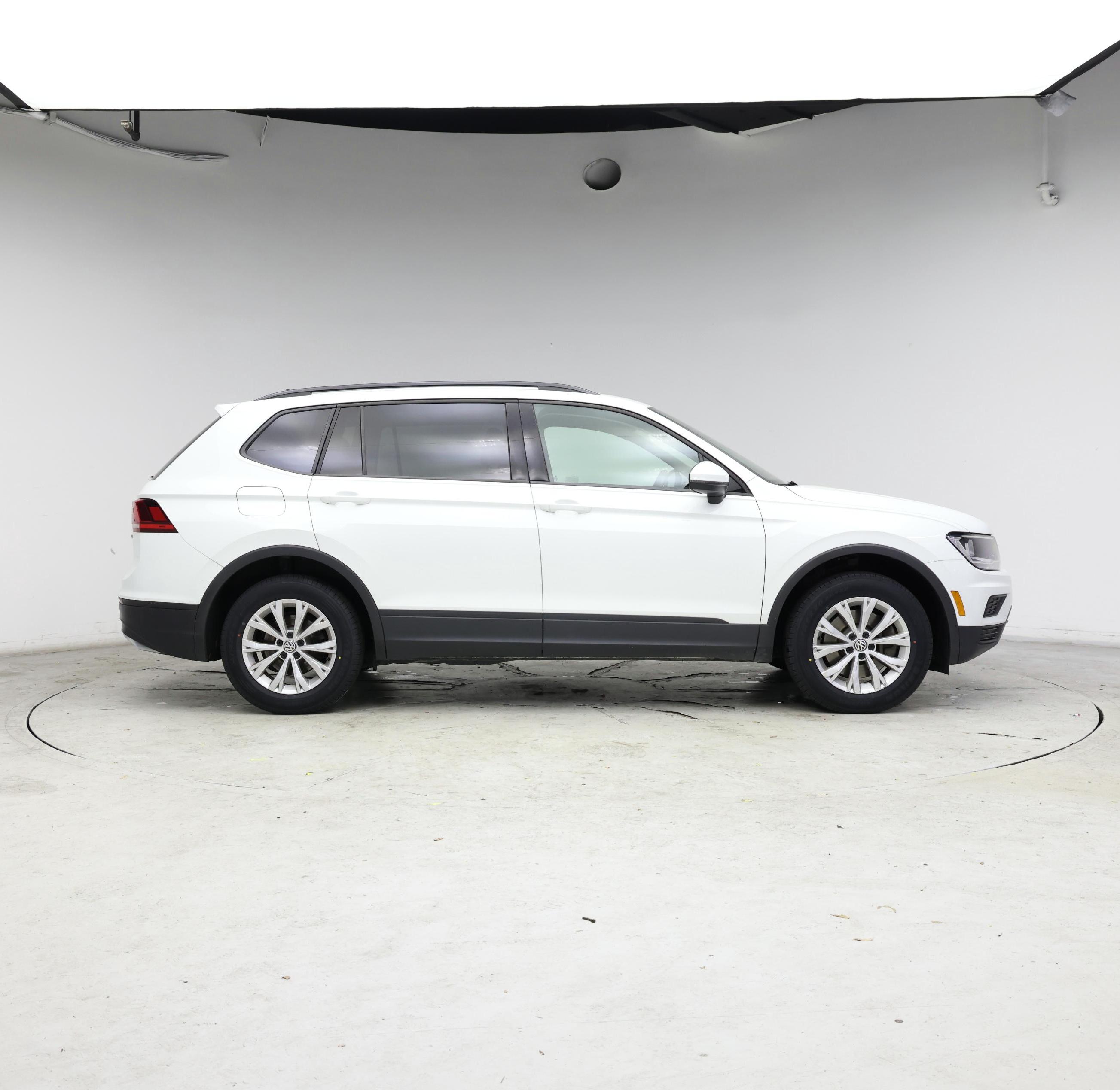 Thumbnail: 2020 Volkswagen Tiguan - 7