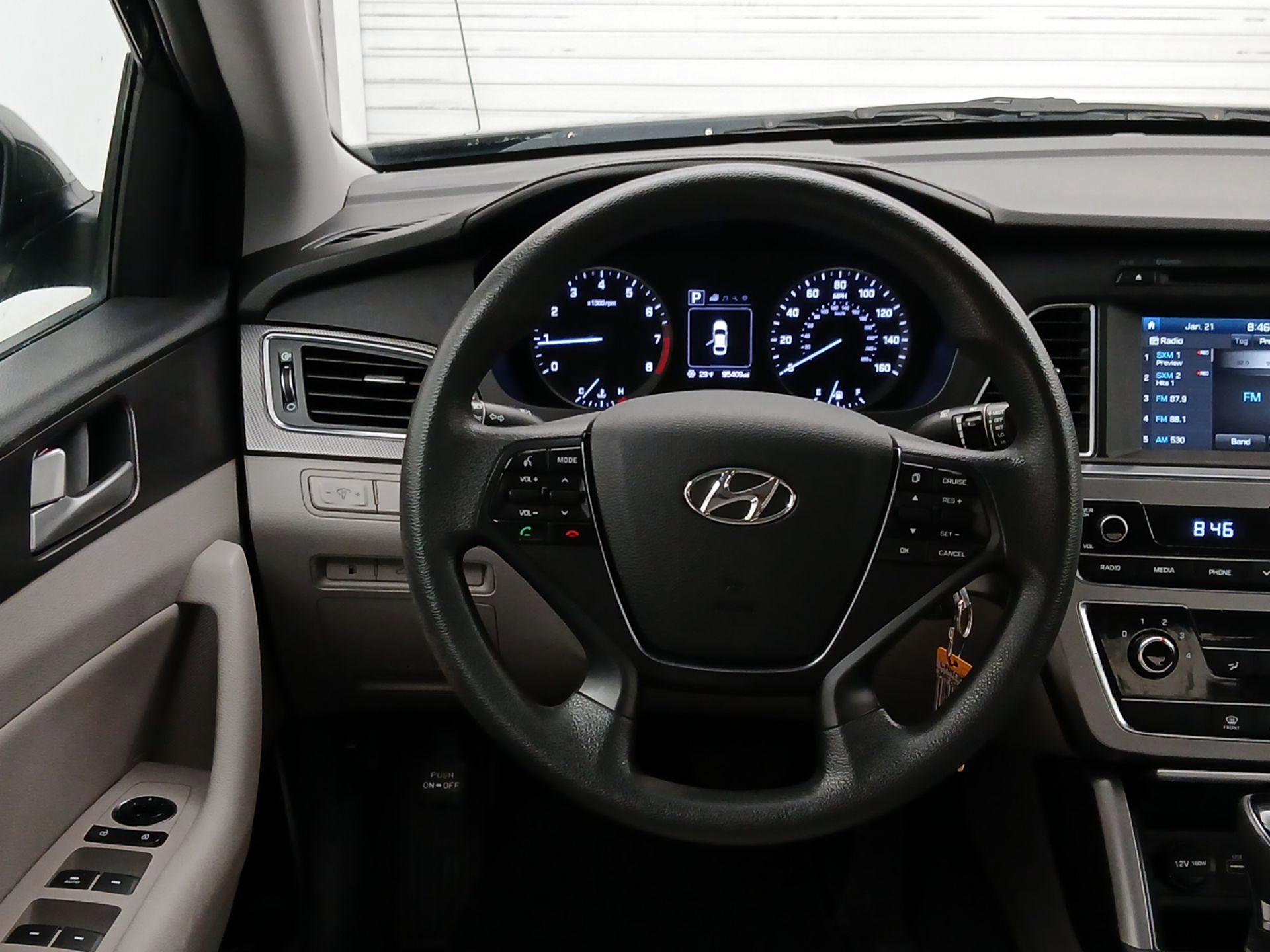 Thumbnail: 2016 Hyundai Sonata - 10