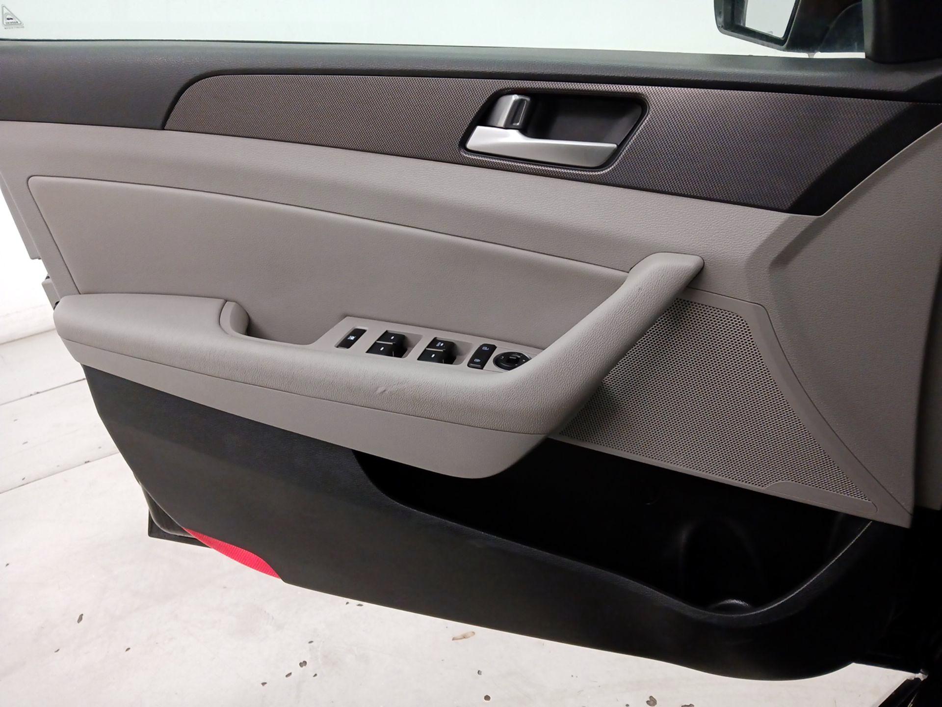 Thumbnail: 2016 Hyundai Sonata - 12