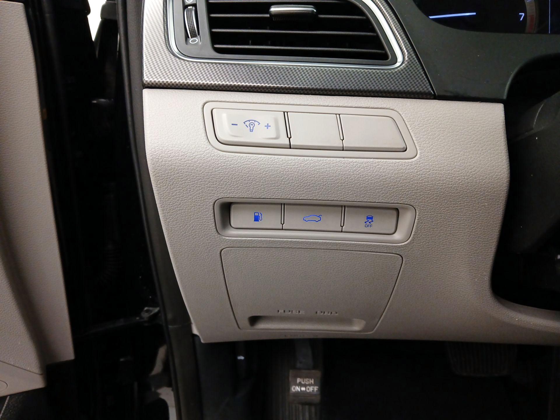 Thumbnail: 2016 Hyundai Sonata - 13