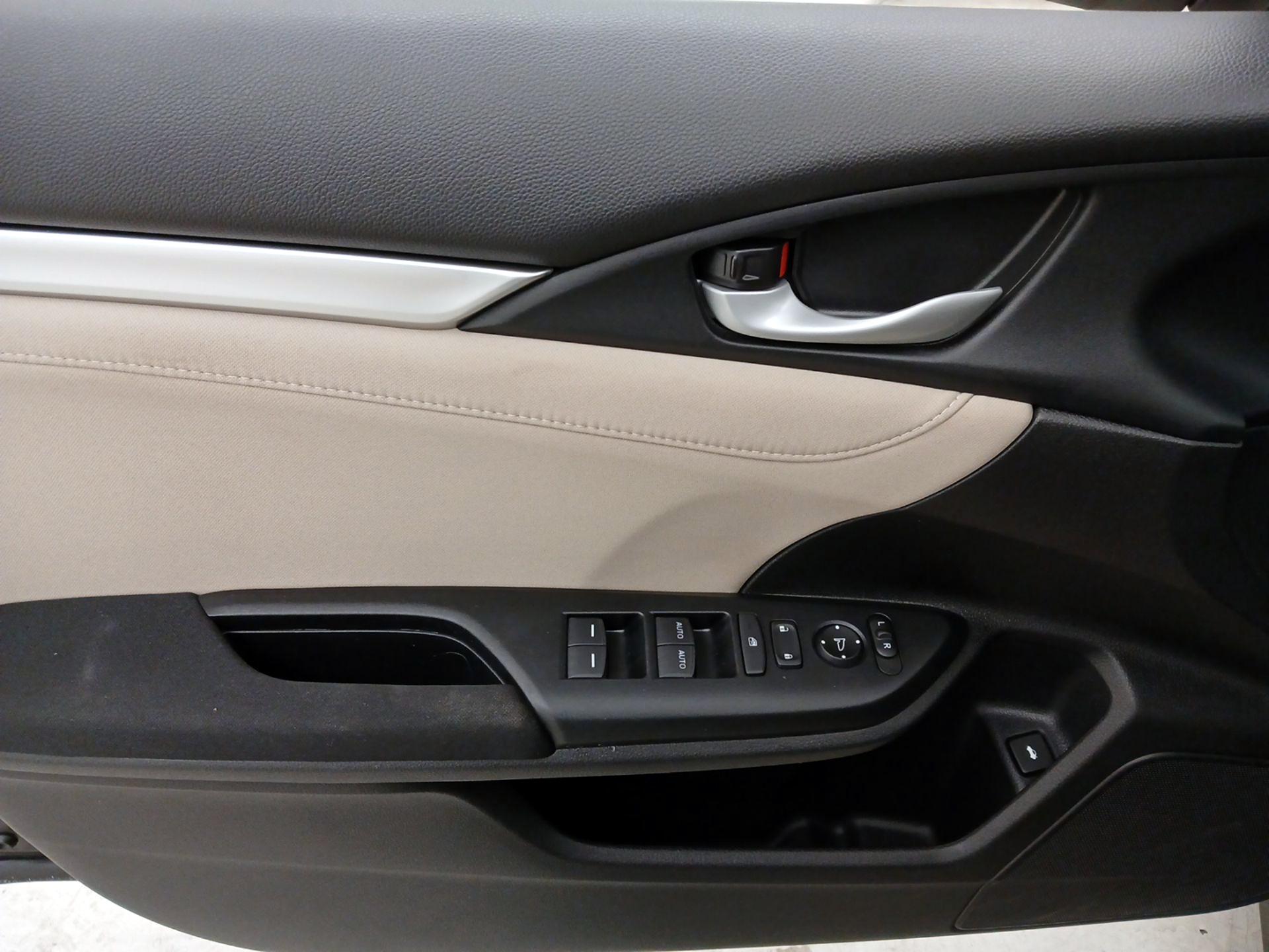 Thumbnail: 2016 Honda Civic - 12