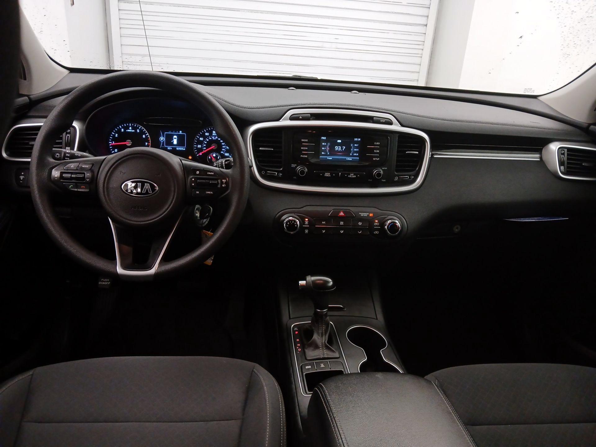 Thumbnail: 2016 Kia Sorento - 9