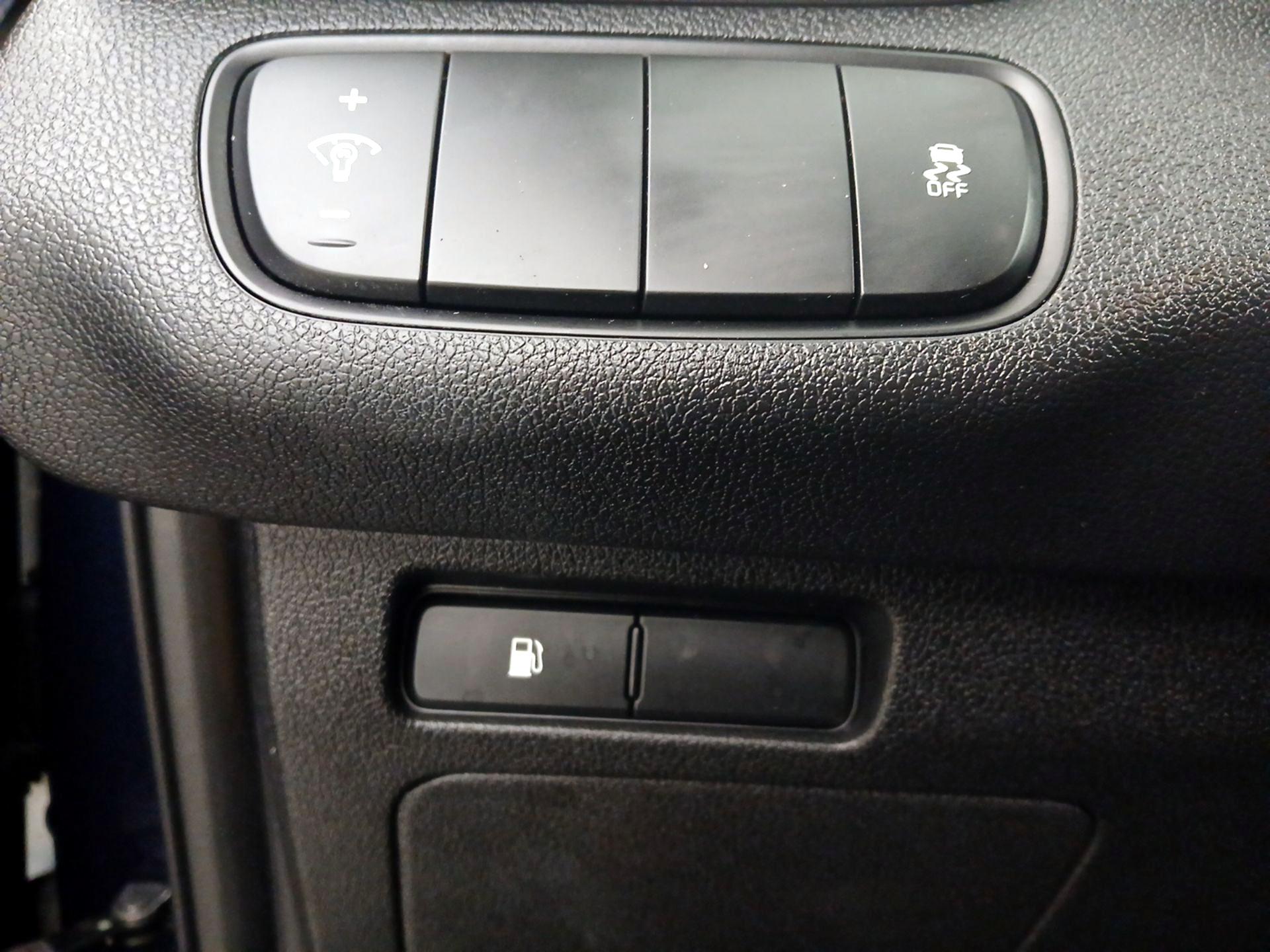 Thumbnail: 2016 Kia Sorento - 13