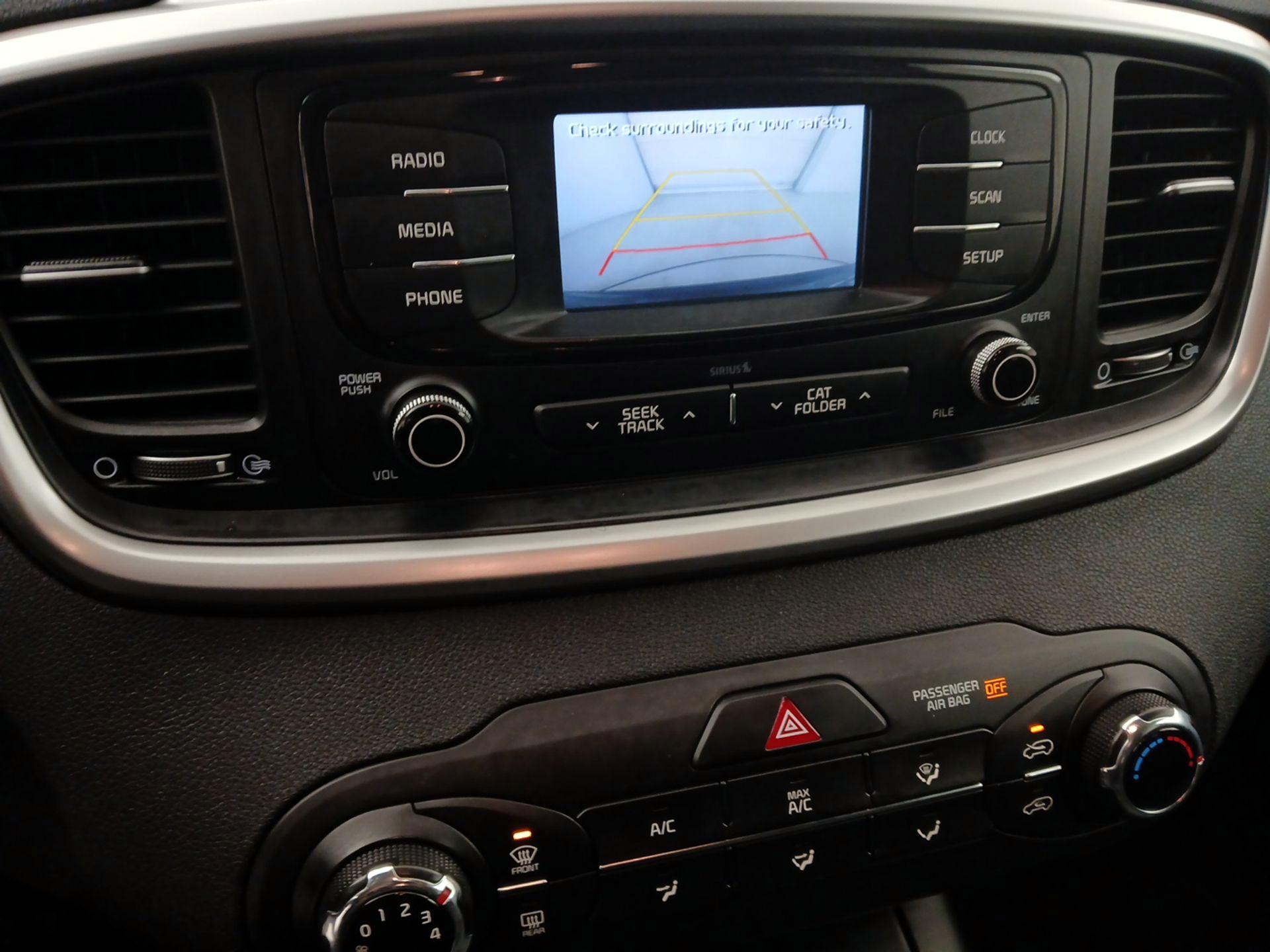 Thumbnail: 2016 Kia Sorento - 14