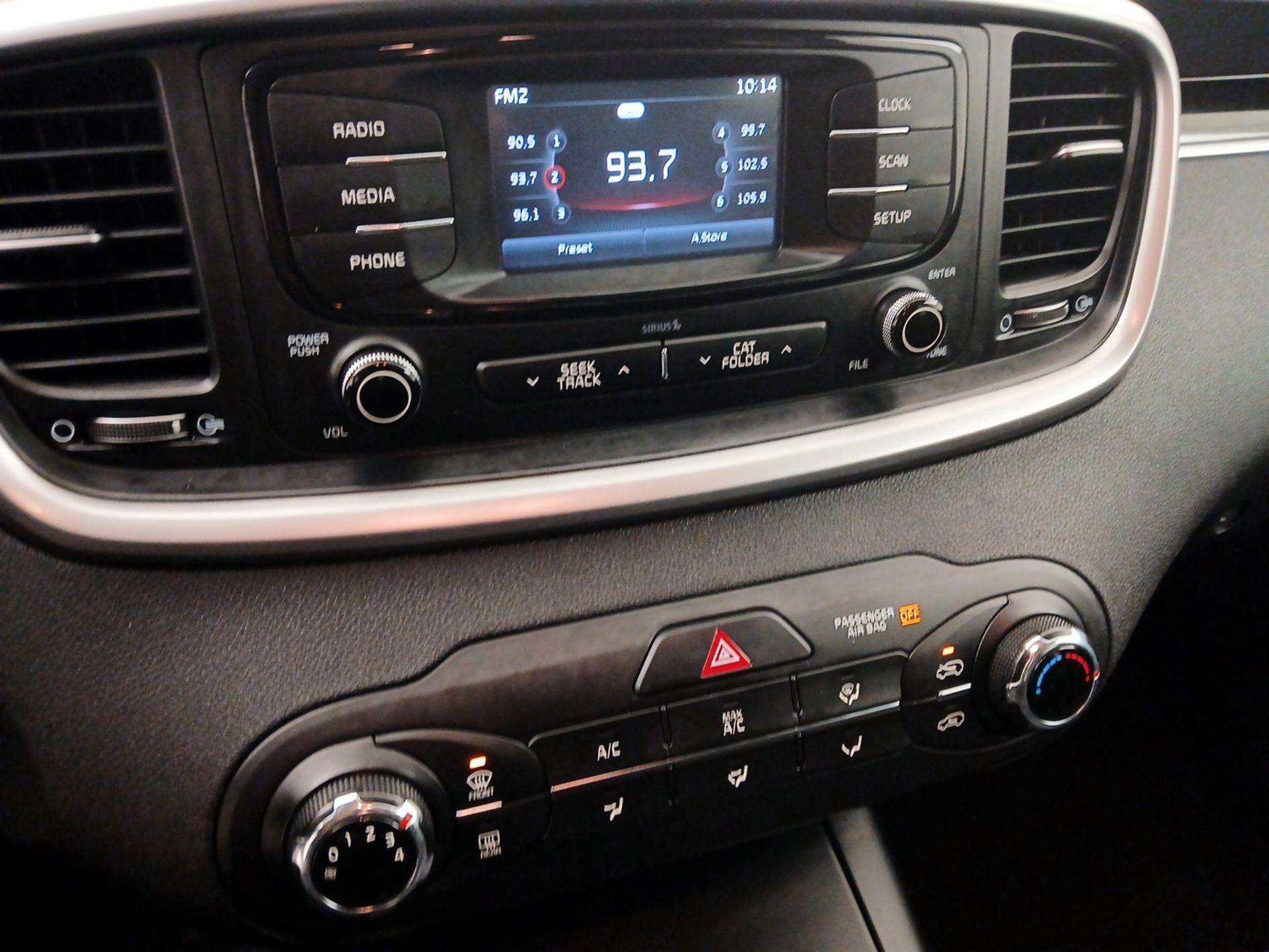 Thumbnail: 2016 Kia Sorento - 15