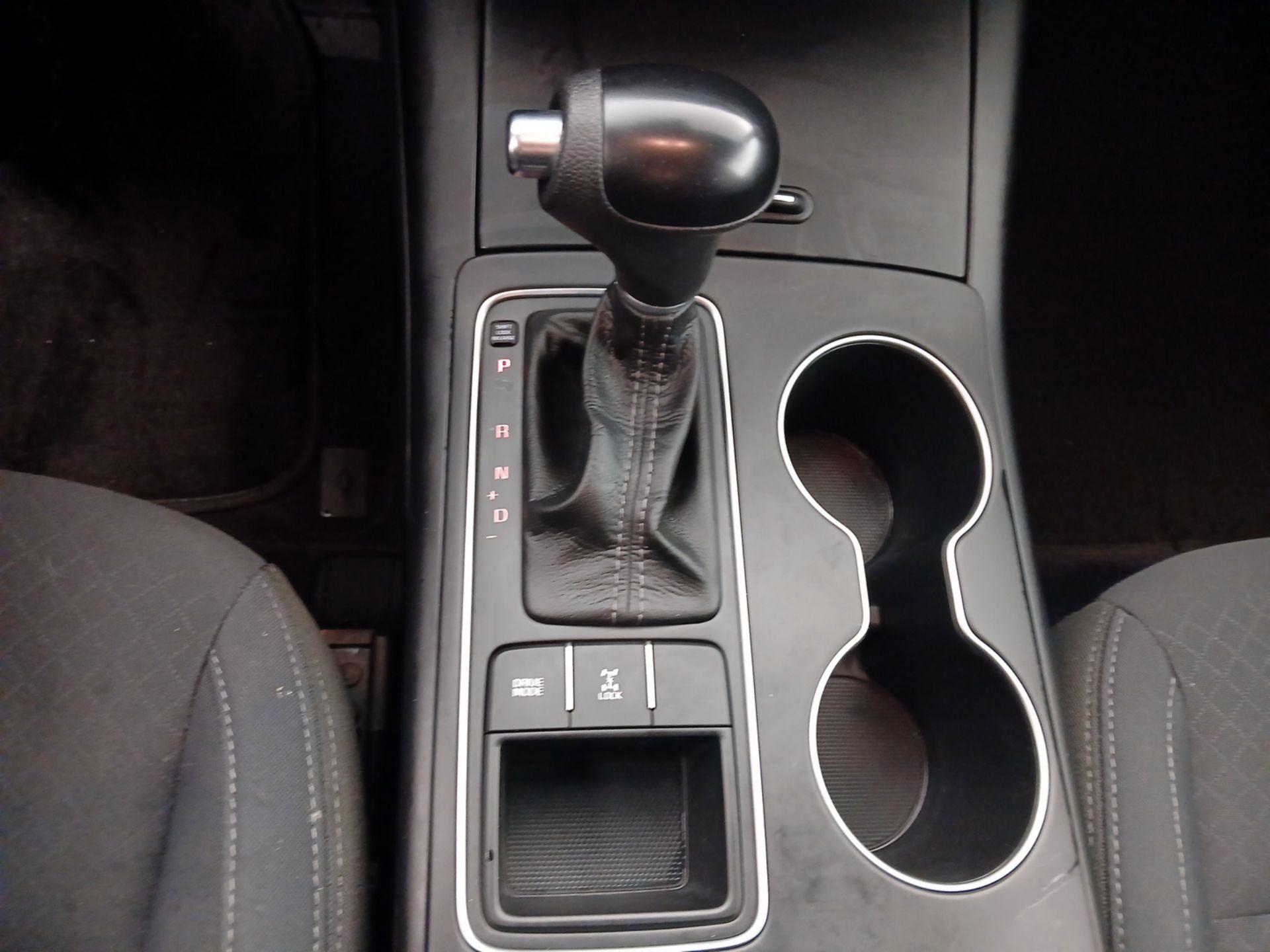 Thumbnail: 2016 Kia Sorento - 17