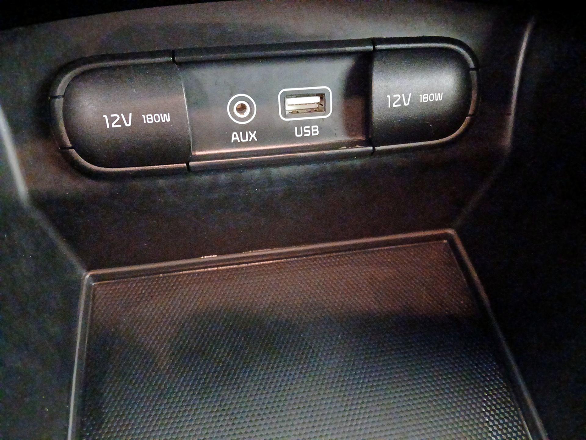 Thumbnail: 2016 Kia Sorento - 18