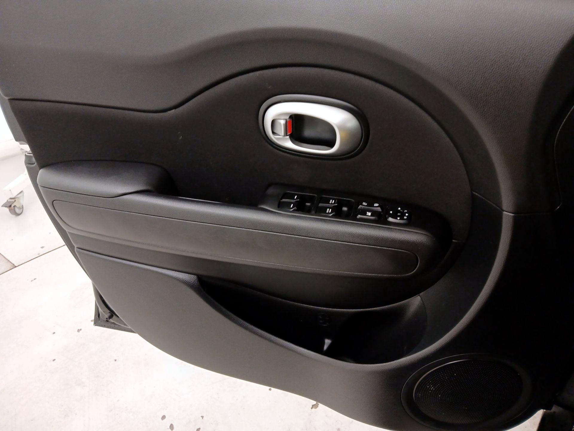 Thumbnail: 2016 Kia Soul - 12