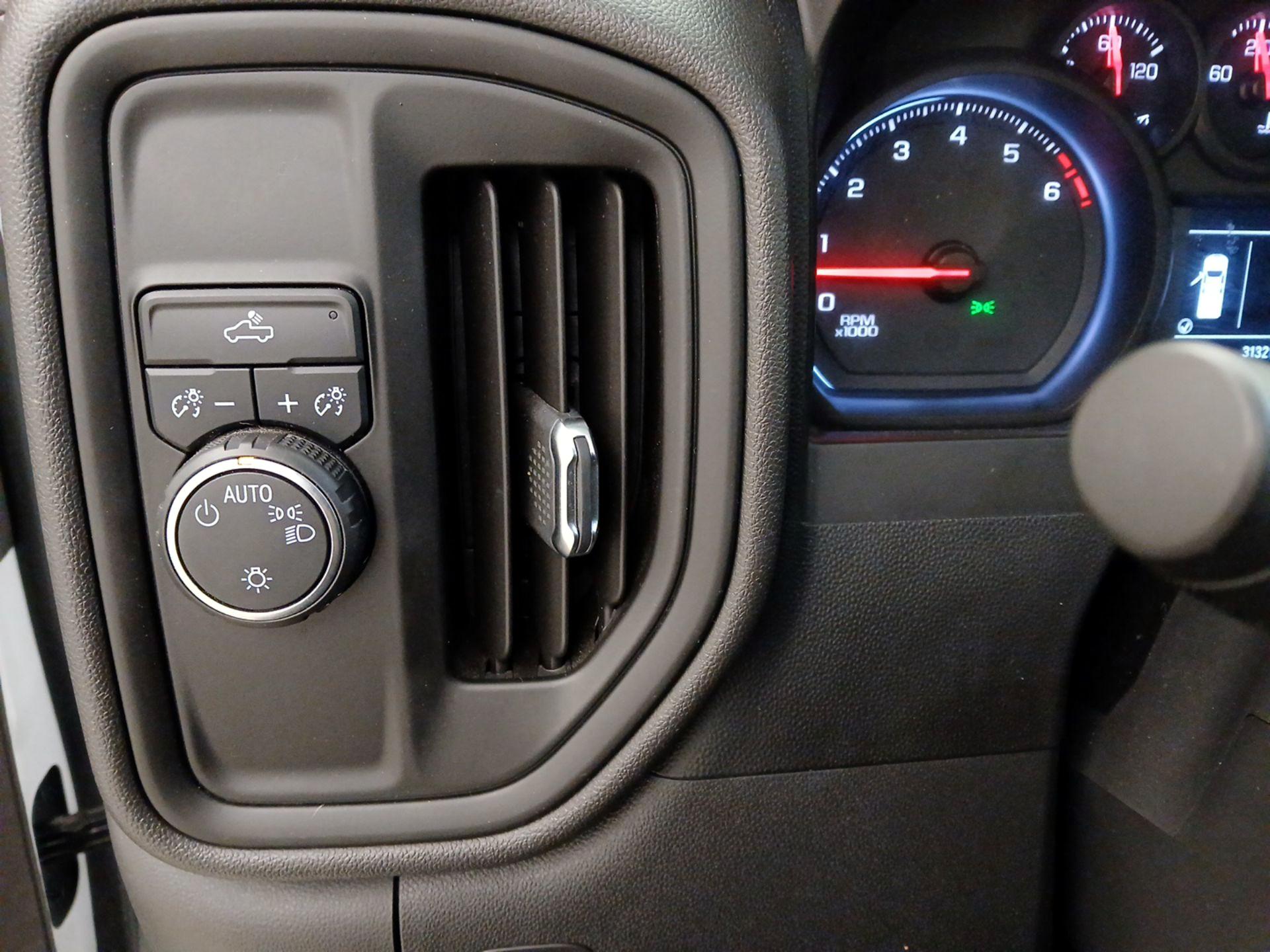 Thumbnail: 2019 Chevrolet Silverado 1500 - 13