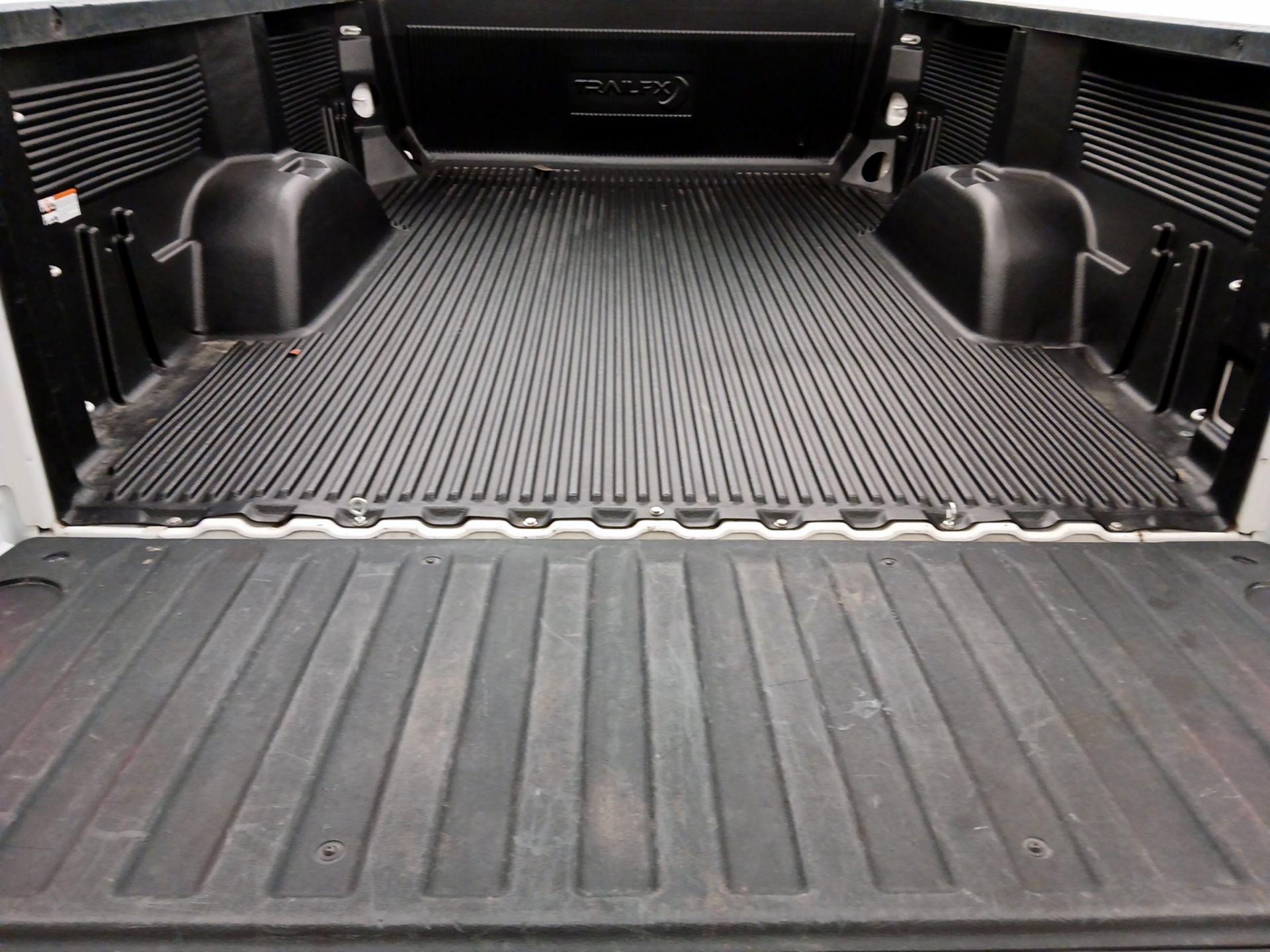 Thumbnail: 2019 Chevrolet Silverado 1500 - 19