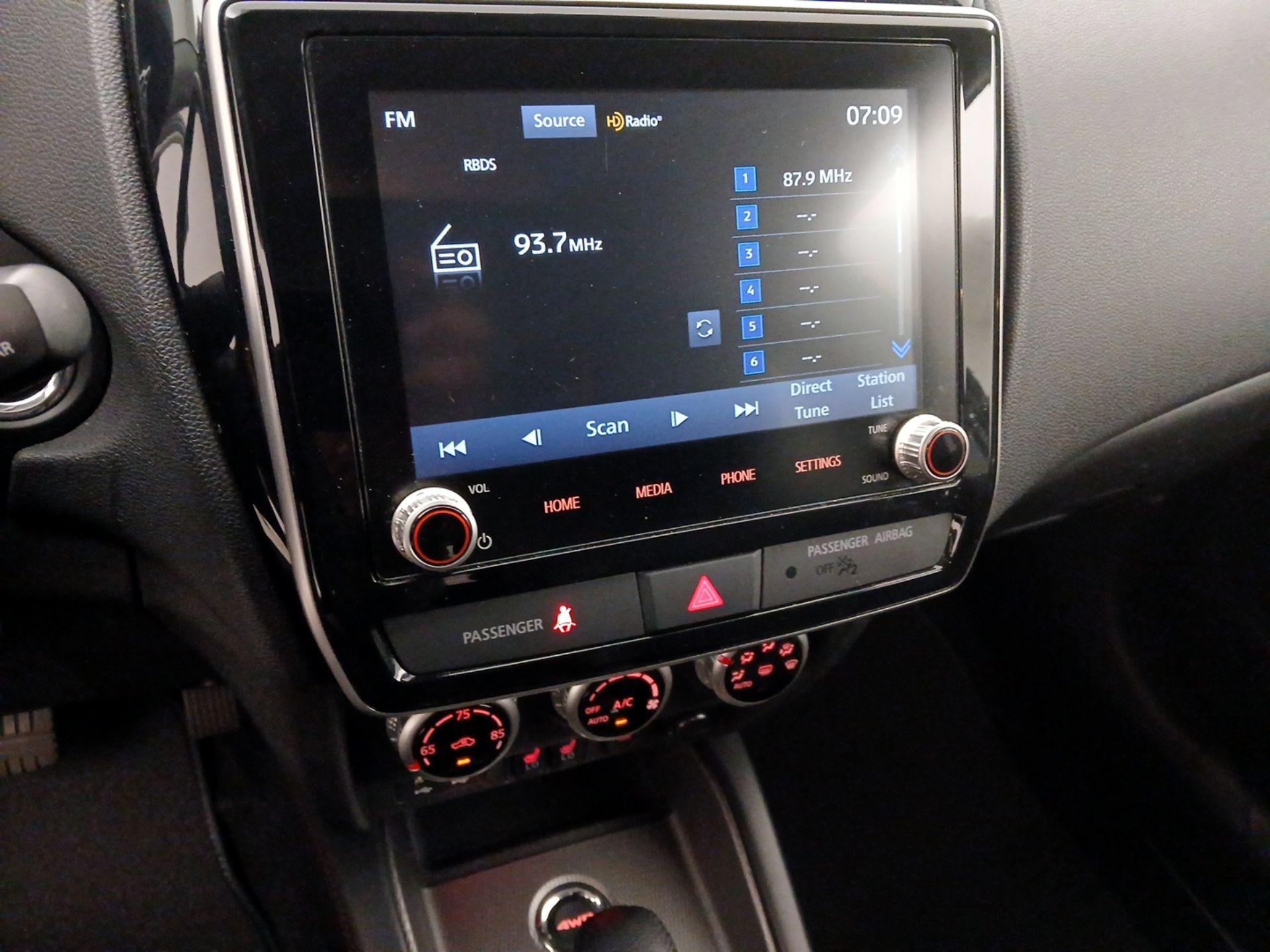 Thumbnail: 2024 Mitsubishi Outlander Sport - 15