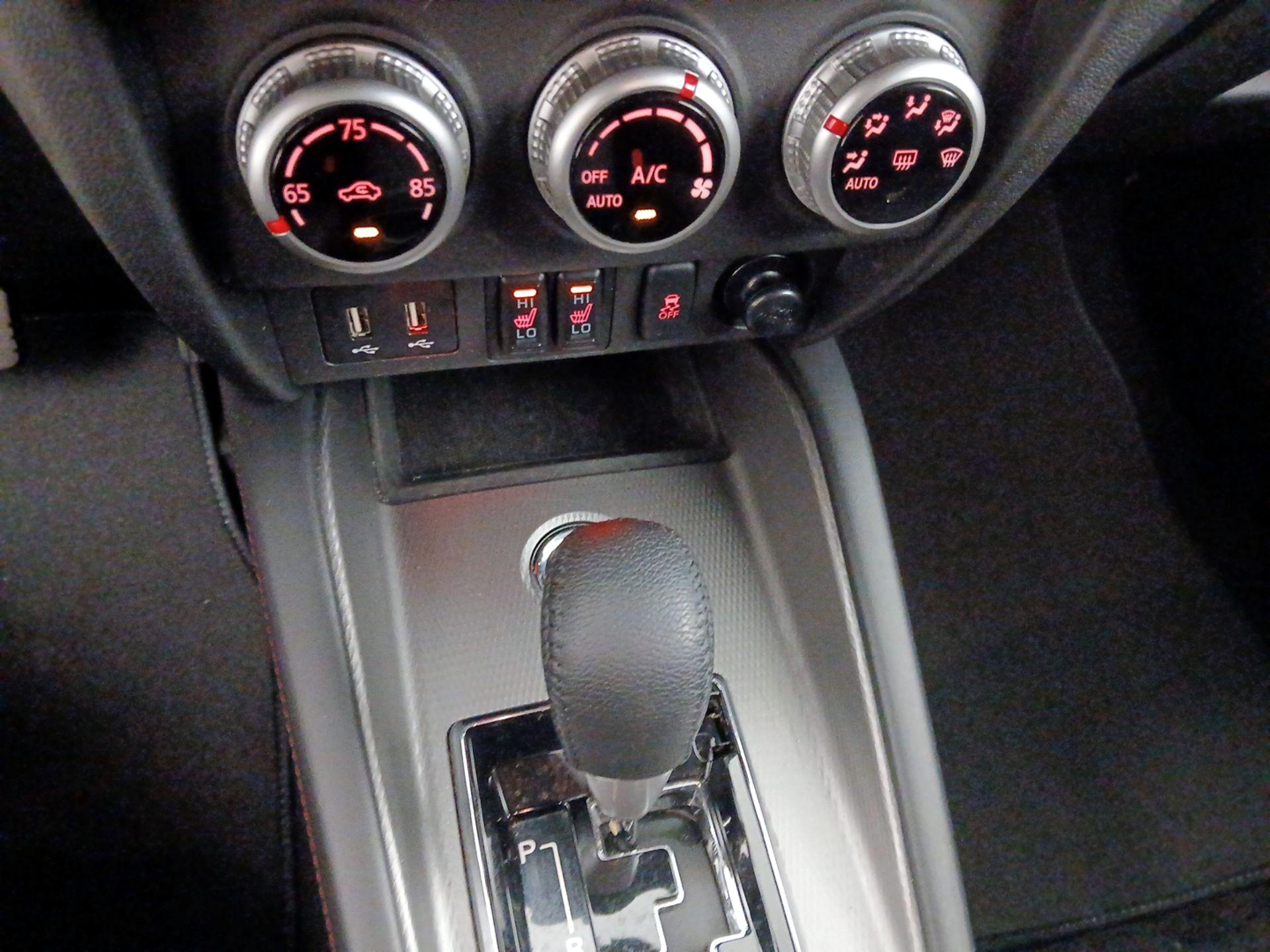 Thumbnail: 2024 Mitsubishi Outlander Sport - 16