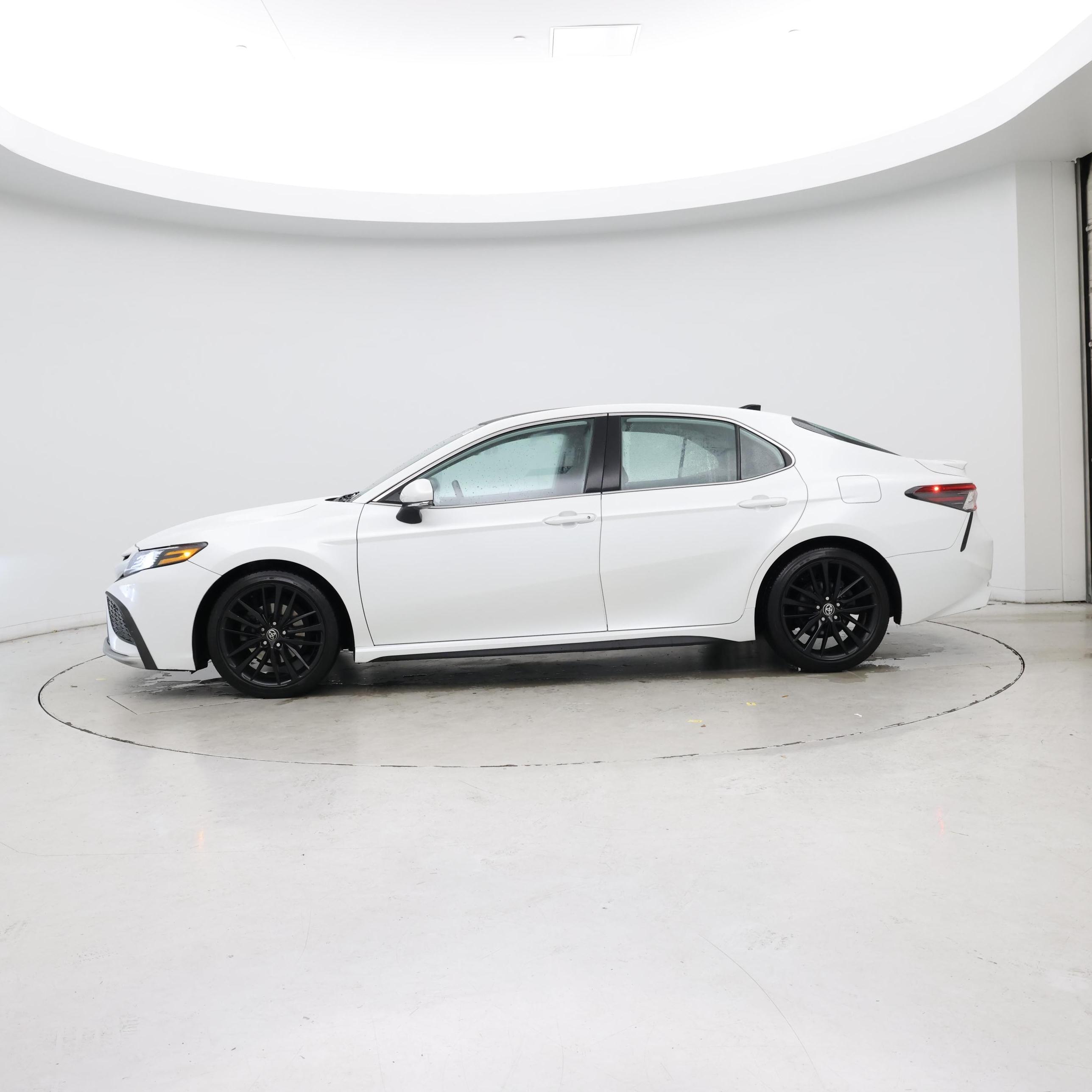 Thumbnail: 2021 Toyota Camry - 3