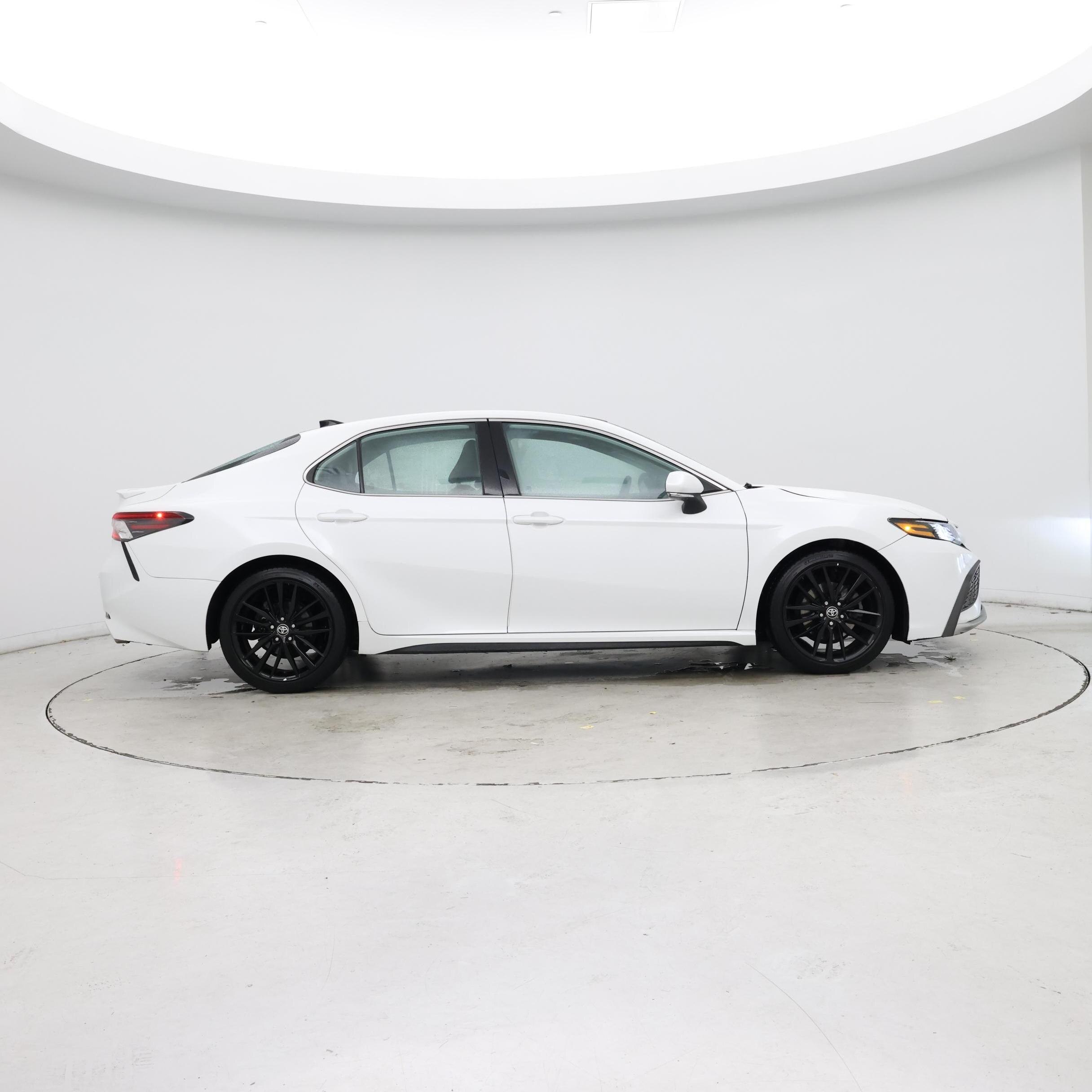 Thumbnail: 2021 Toyota Camry - 7