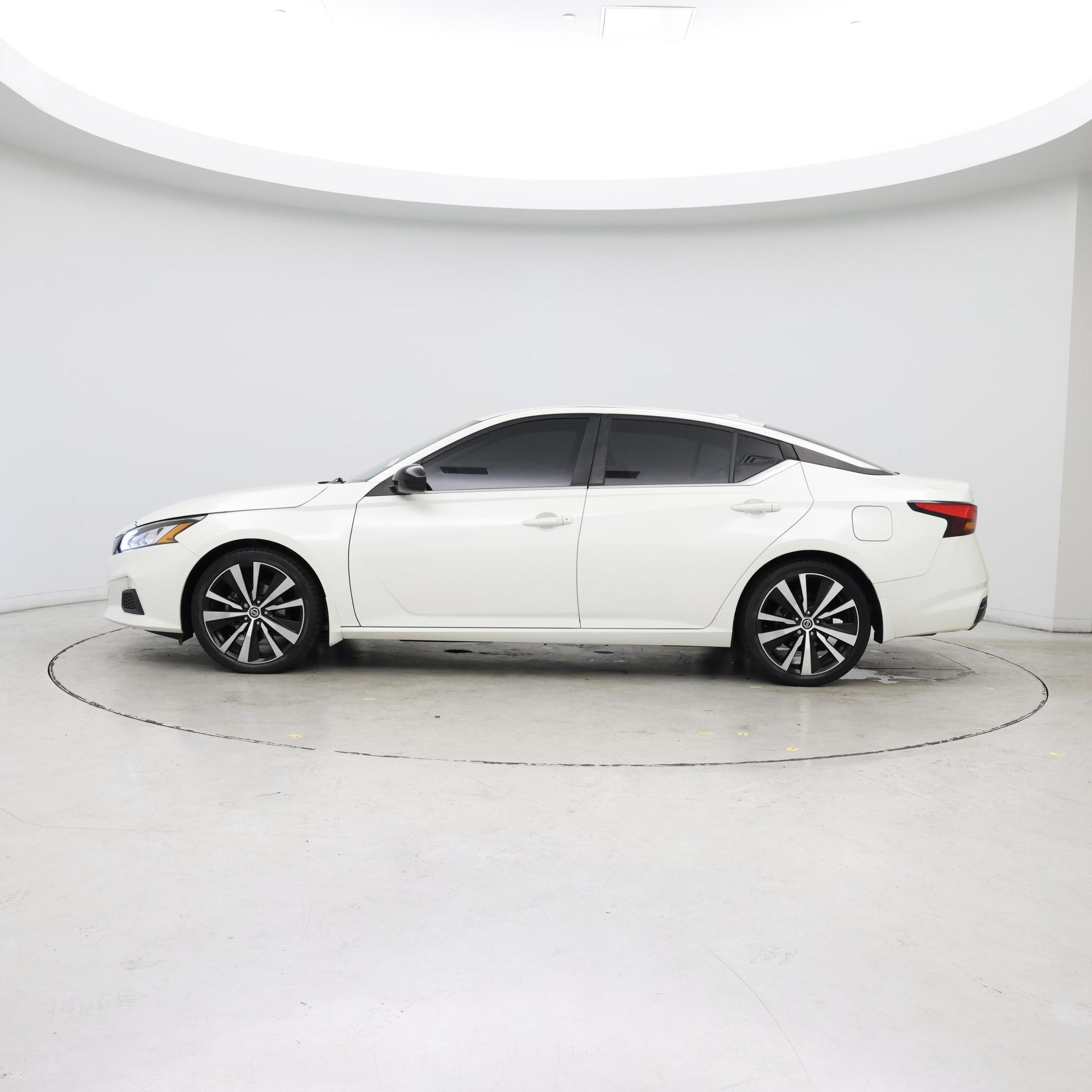 Thumbnail: 2020 Nissan Altima - 3